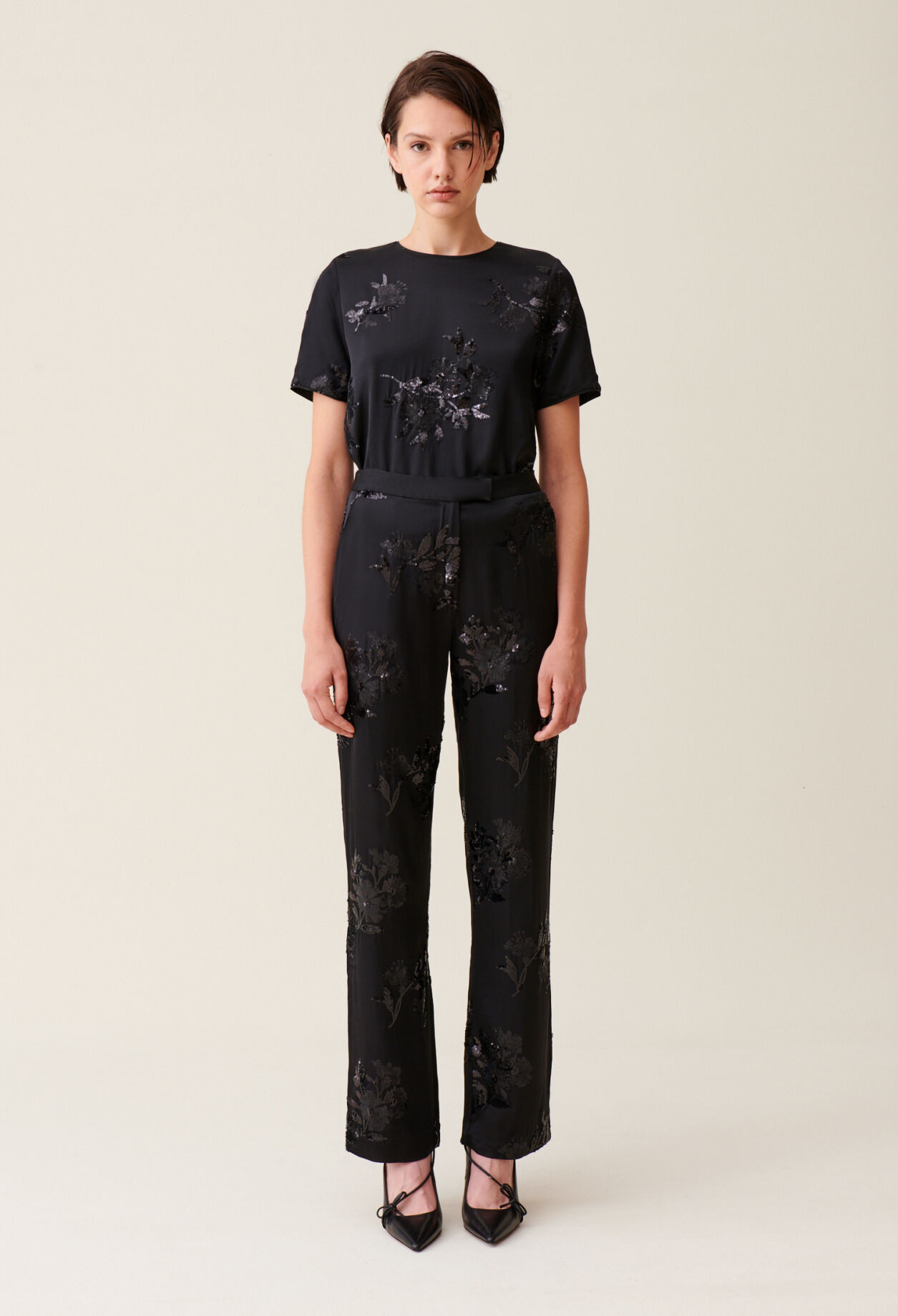 Pantalon sequins brodés noir