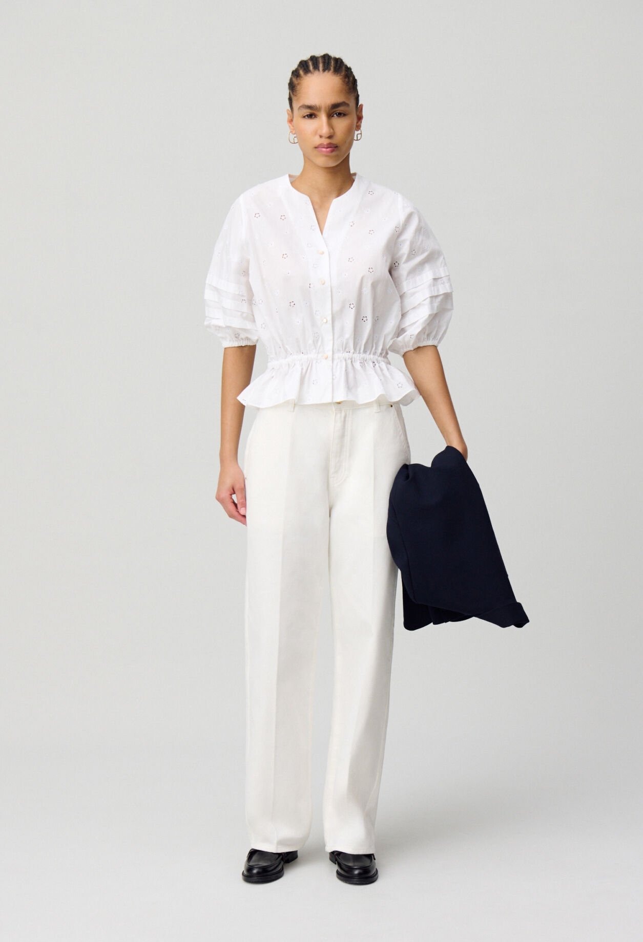 Chemise élastiquée brodée