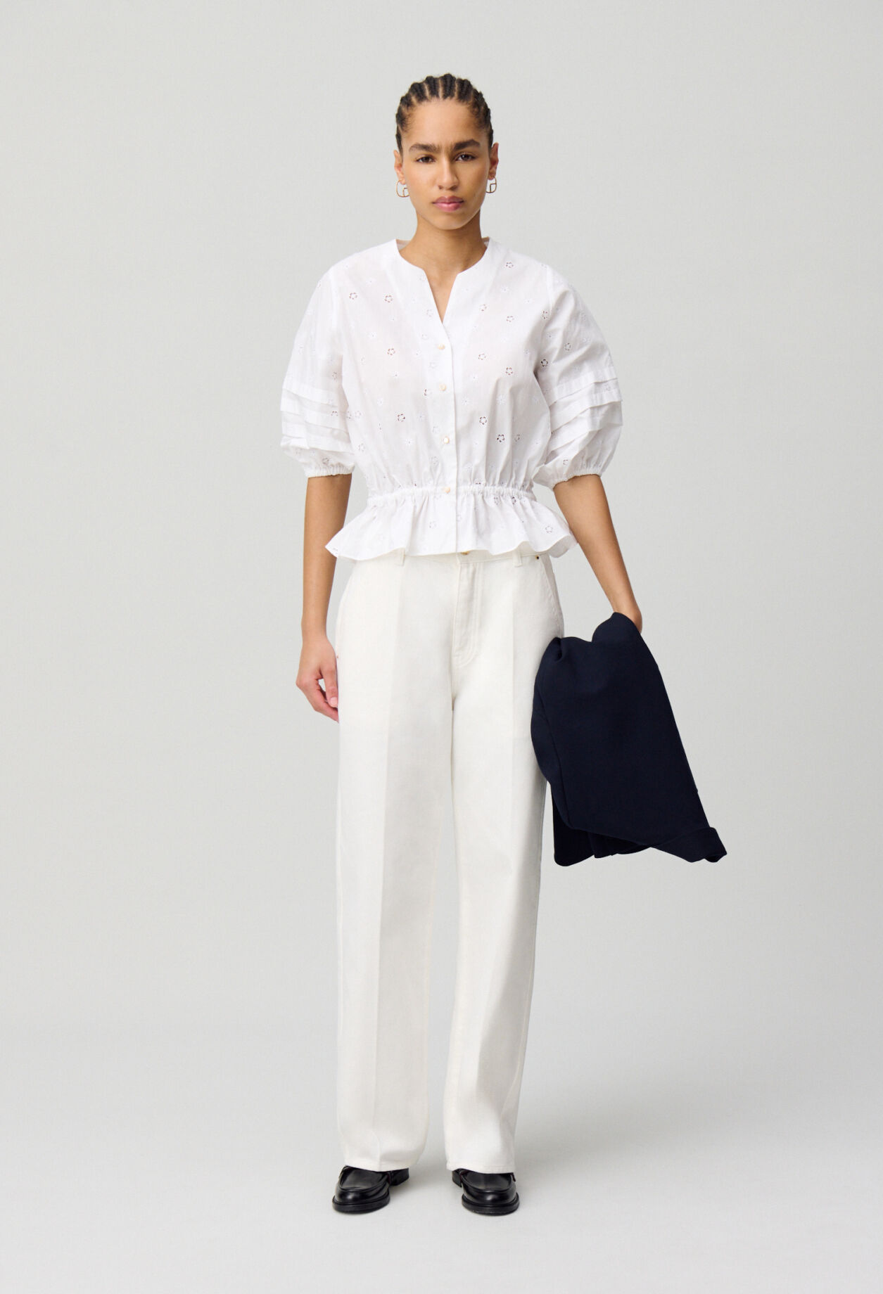 Chemise élastiquée brodée