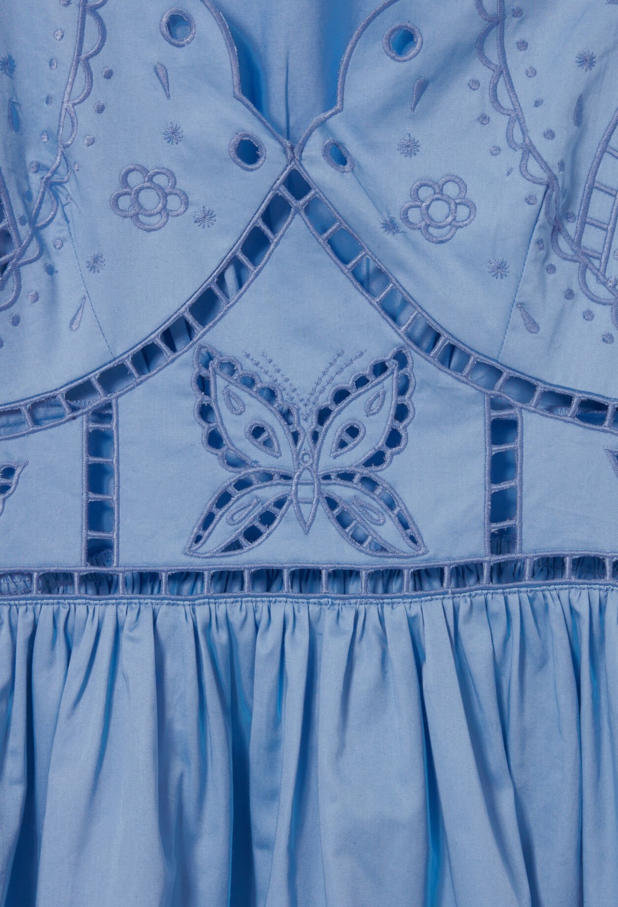 Robe courte broderies papillon