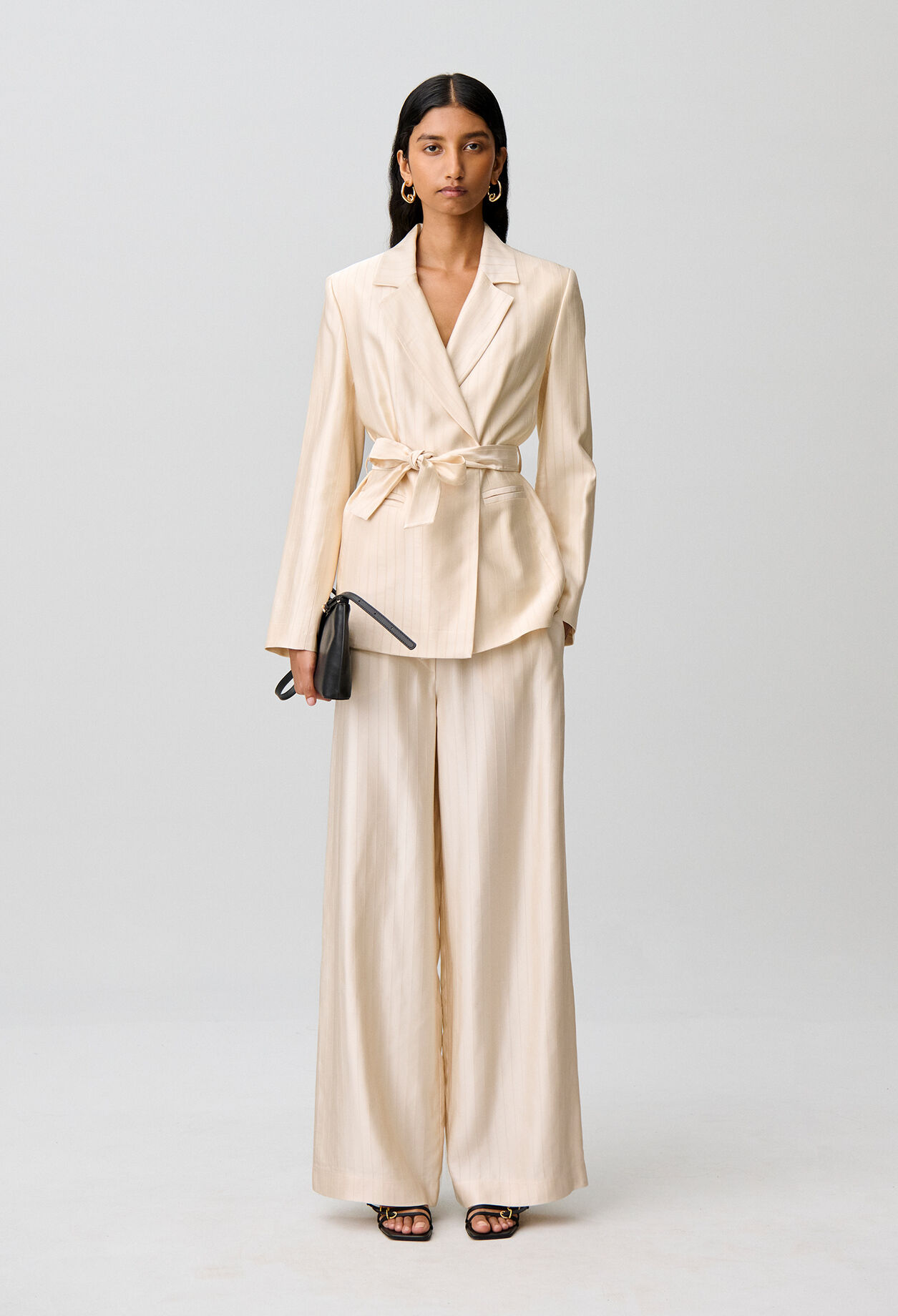 Veste tailleur tissu satin&eacute;