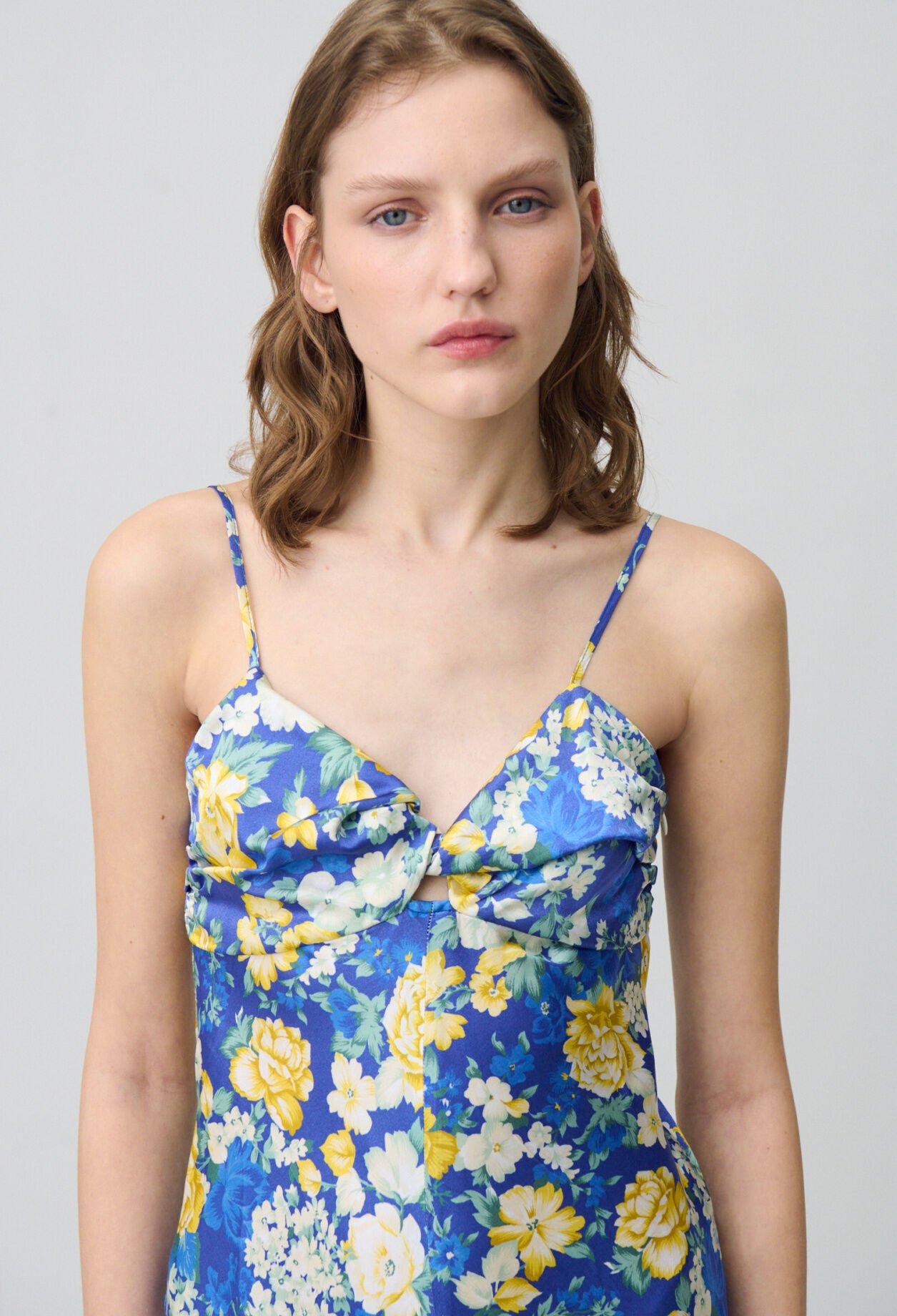 Robe longue satinée florale