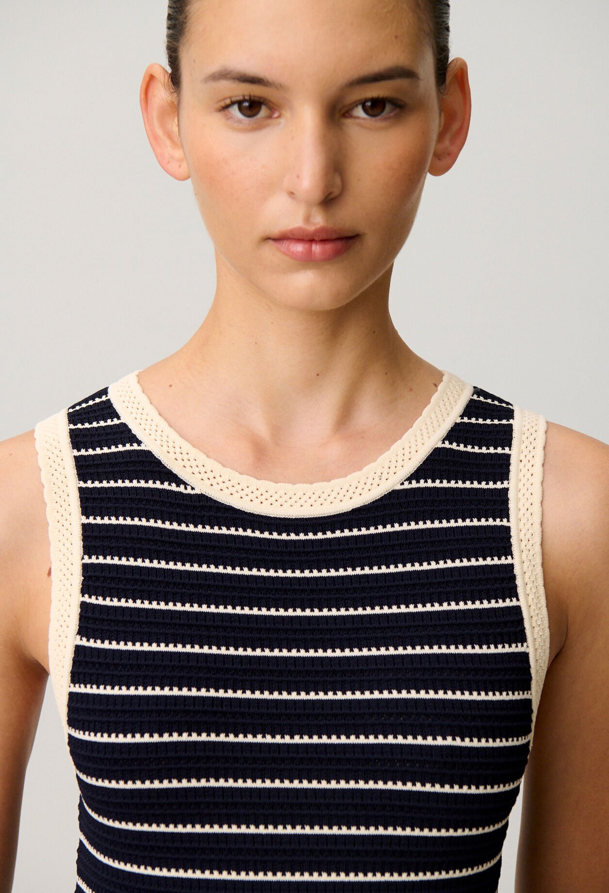 Robe ray&eacute;e courte