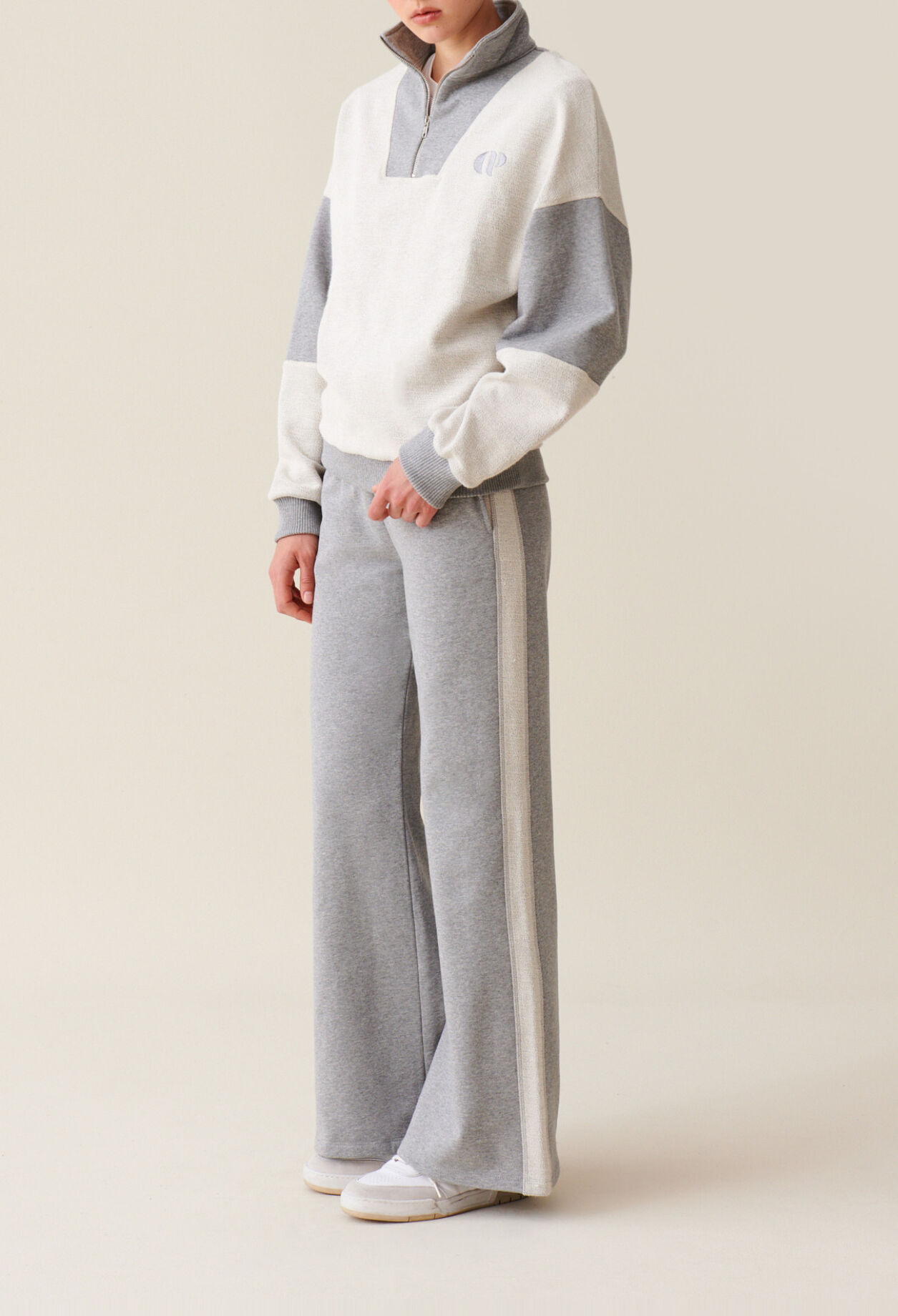 Sweatshirt col montant zipp&eacute; 