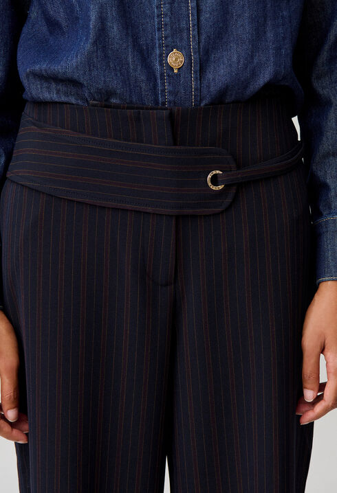 Pantalon ray&eacute; droit