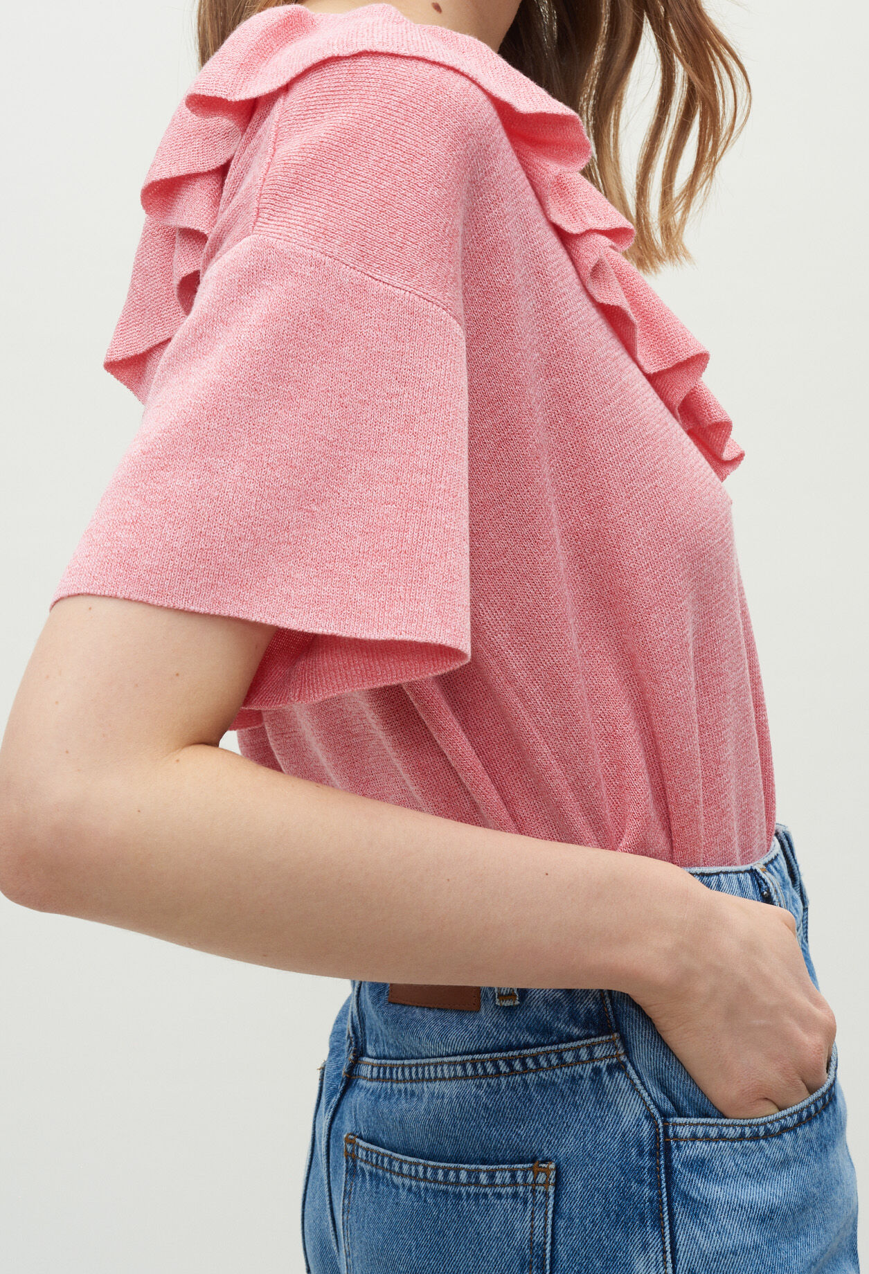 Pull à manches courtes volanté