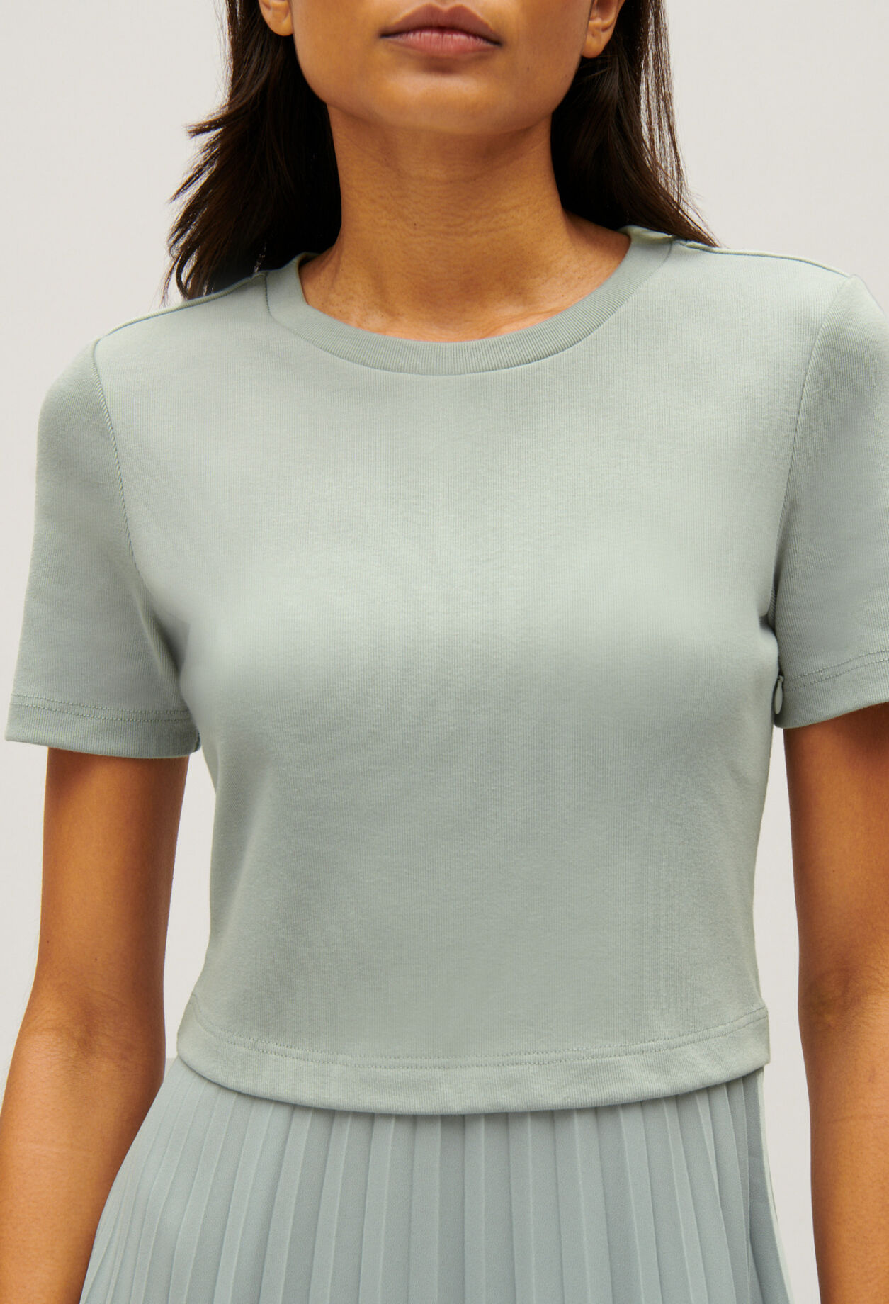 Robe courte pliss&eacute;e amande