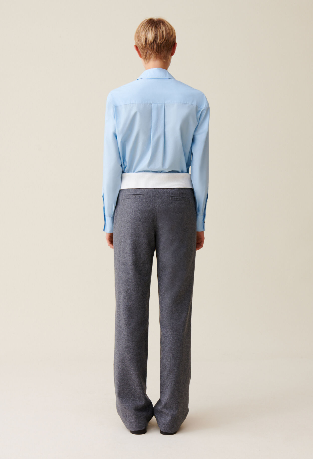 Pantalon droit ceinture contrastée
