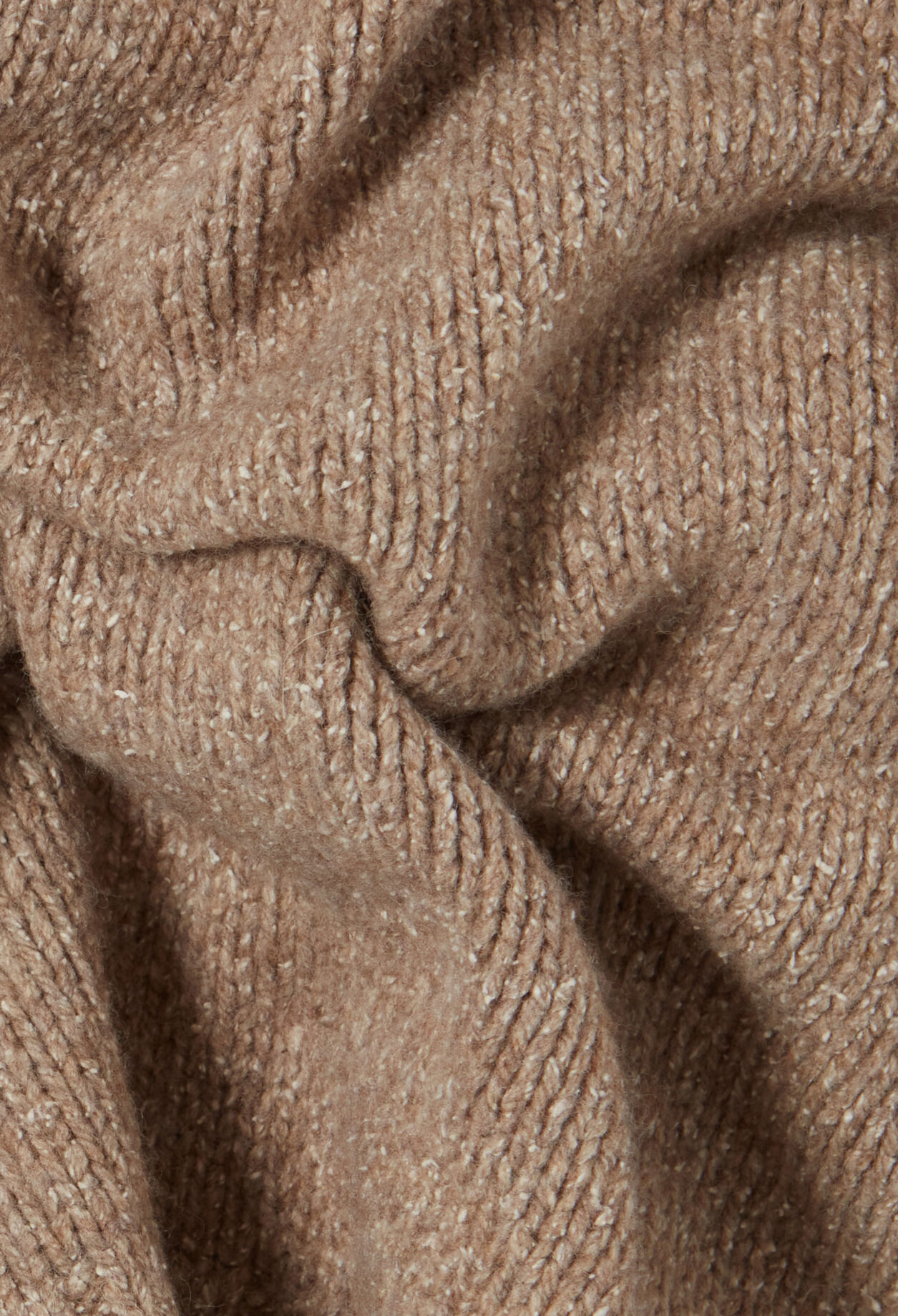 Pull col chemin&eacute;e