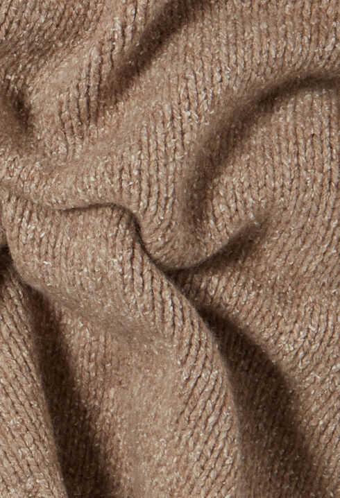 Pull col chemin&eacute;e