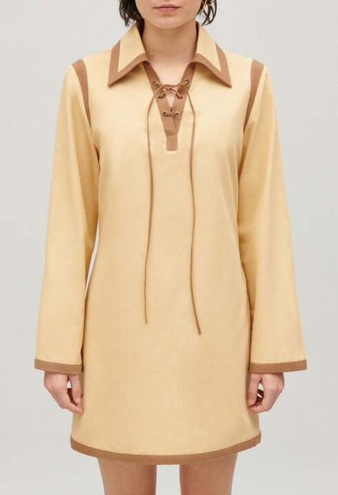 Robe courte lac&eacute;e beige