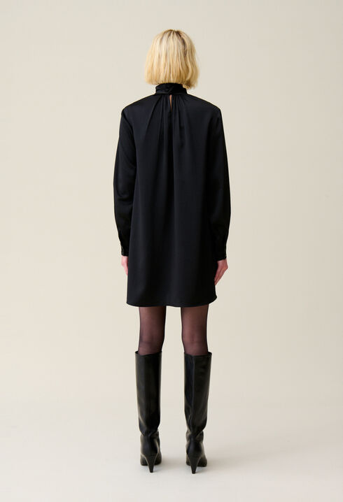 Robe fluide col lavalli&egrave;re noir