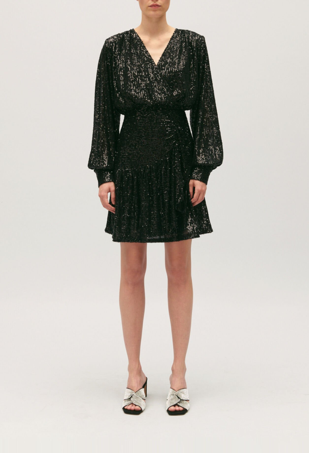 Robe courte sequins noire