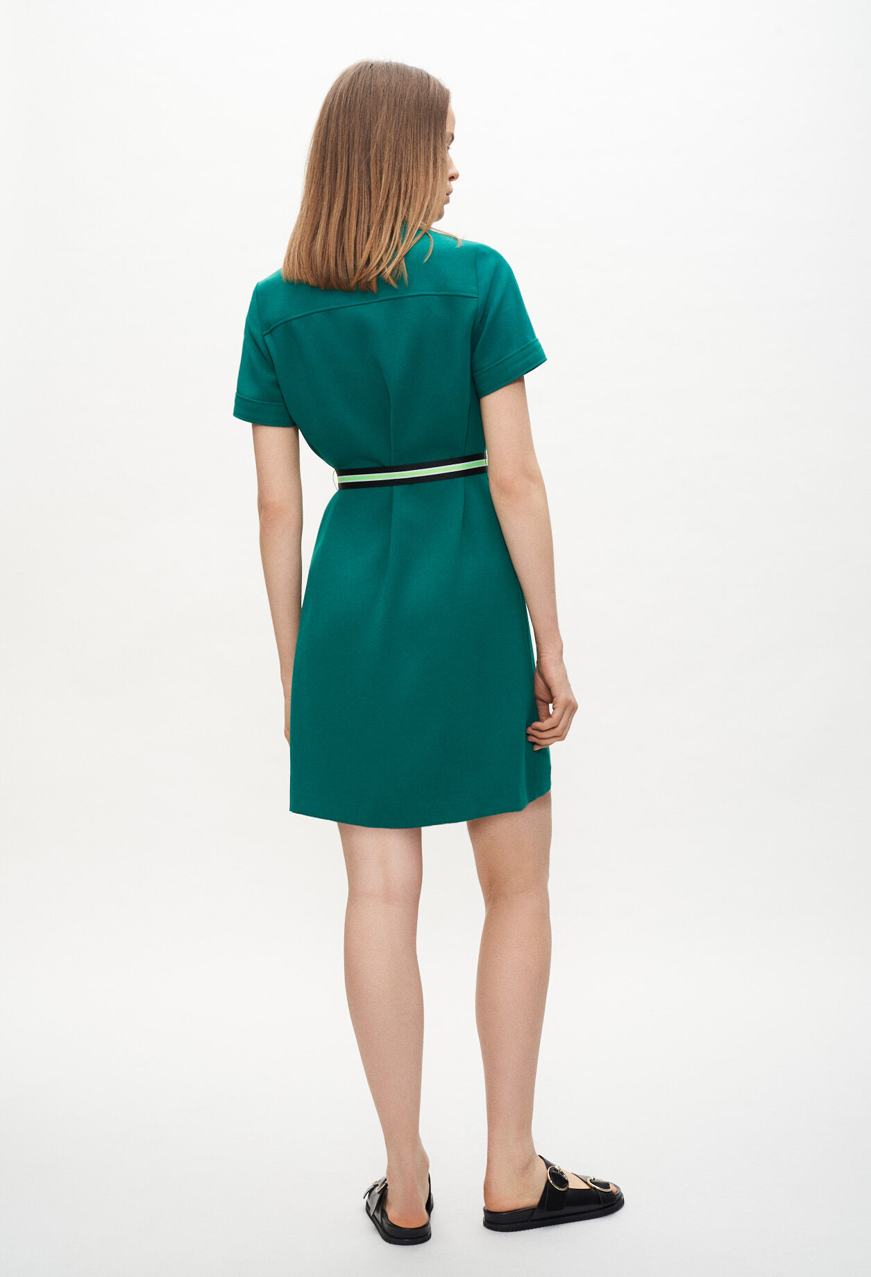 Robe courte ceinturée