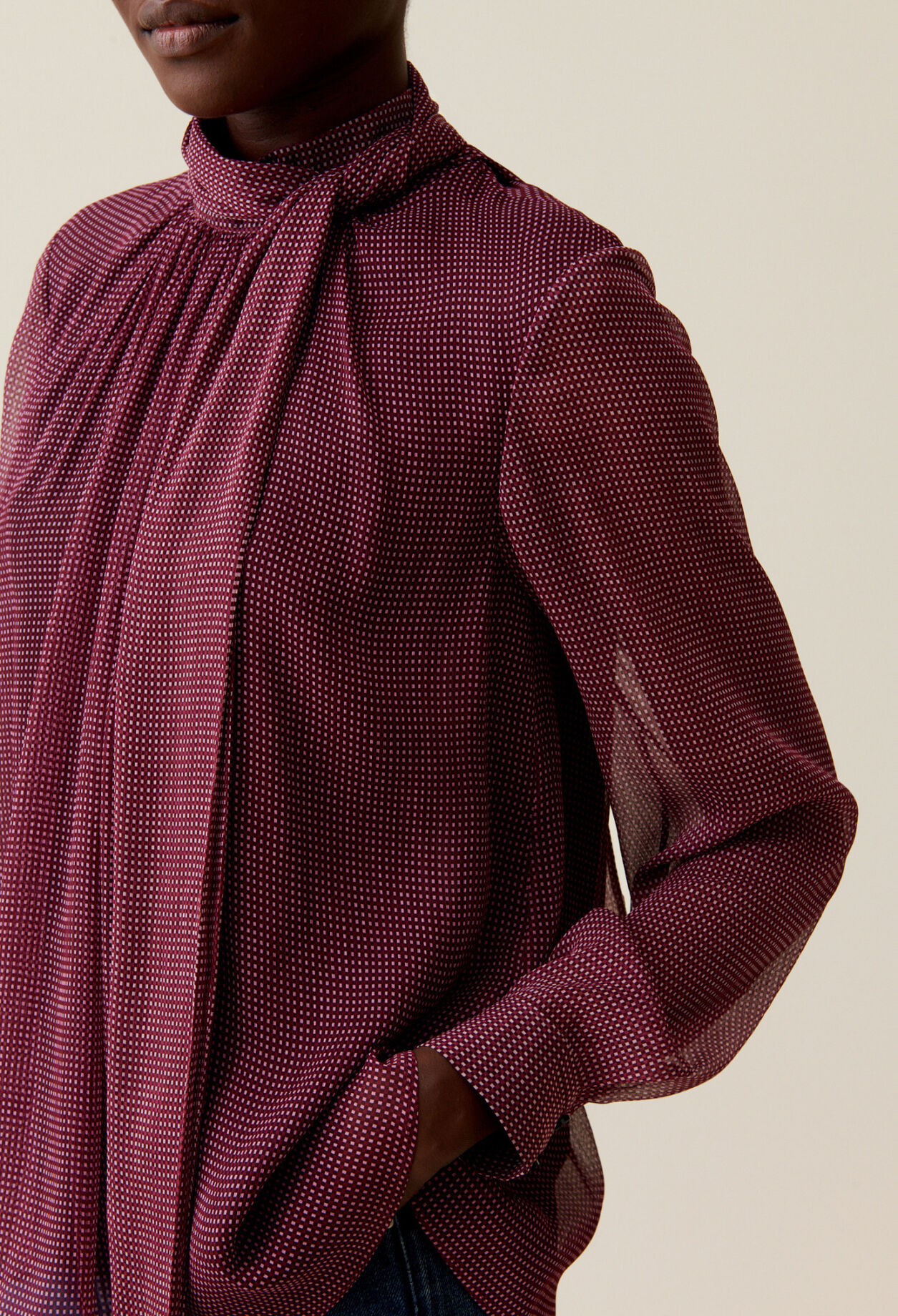 Blouse lavalli&egrave;re carreaux fluide