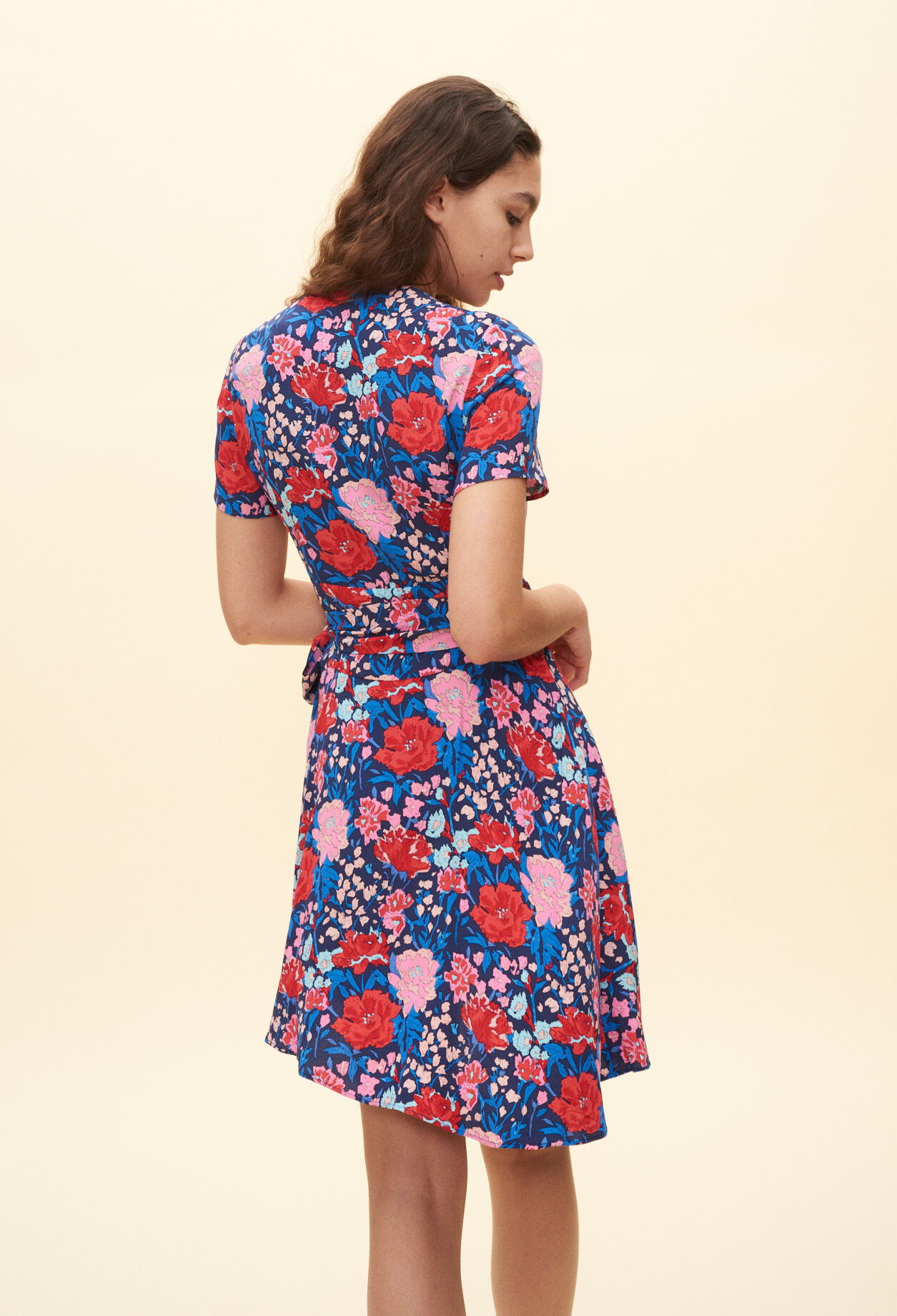 Robe fleurie asymétrique