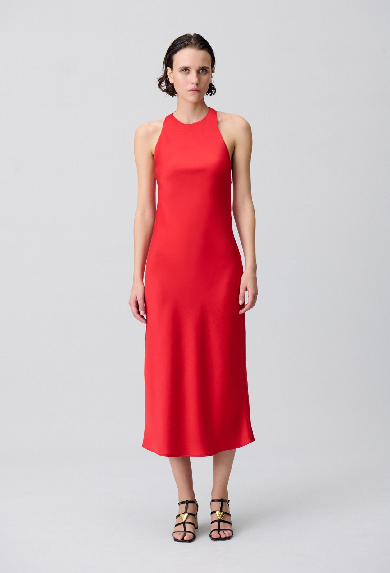 Robe longue satinée dos nu