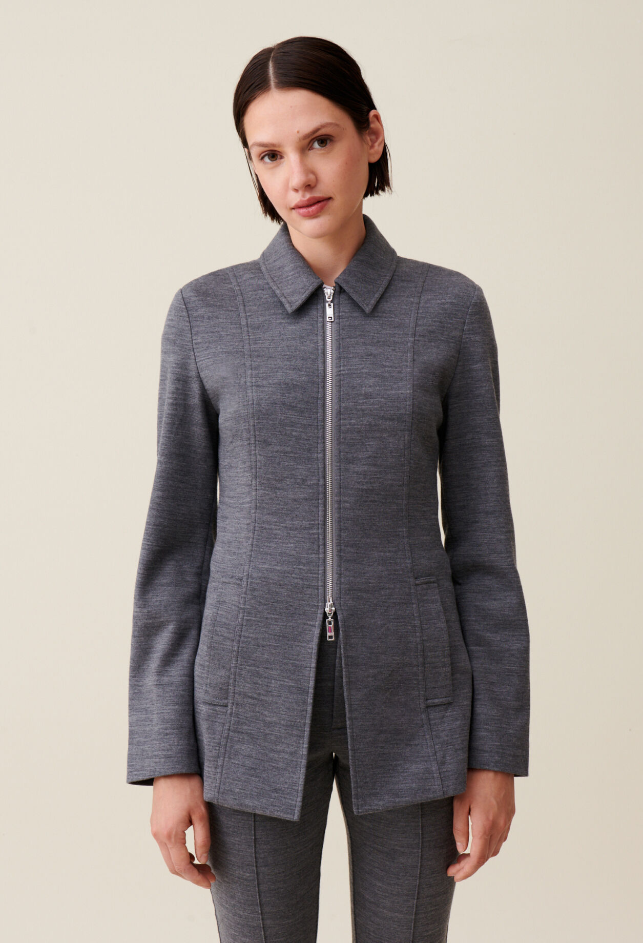 Veste cintrée zippée grise