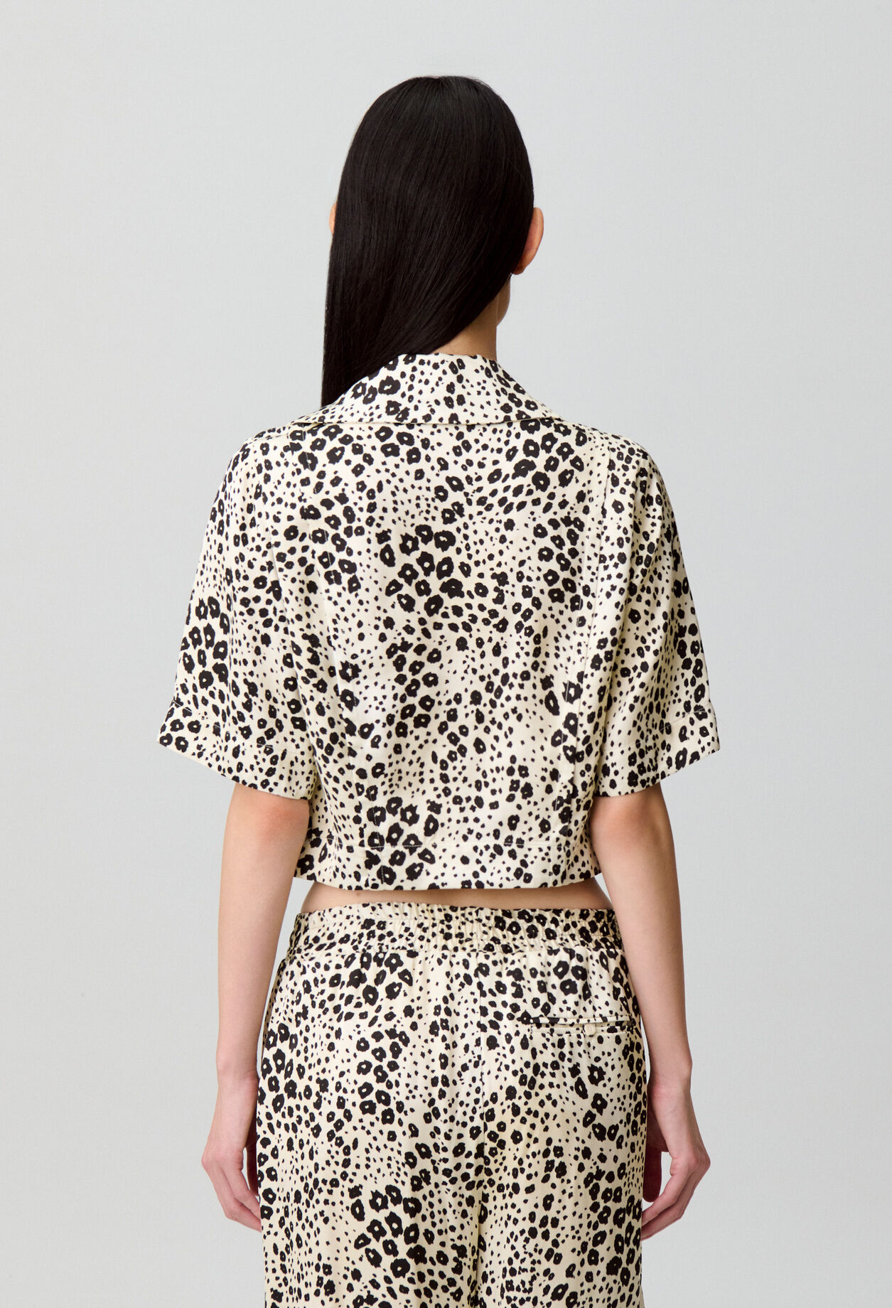 Chemise satin imprim&eacute; l&eacute;opard