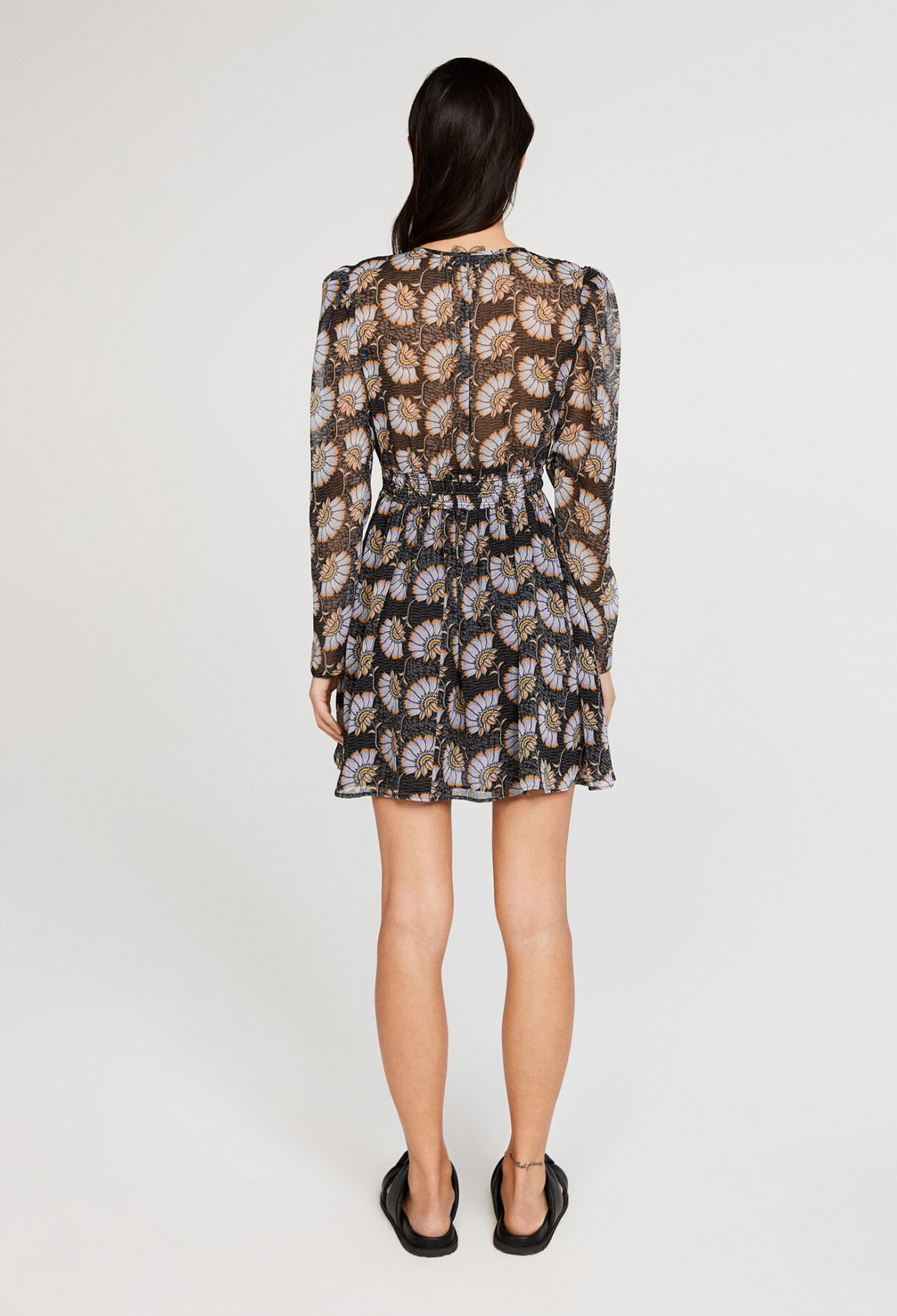 Robe courte à manches longues