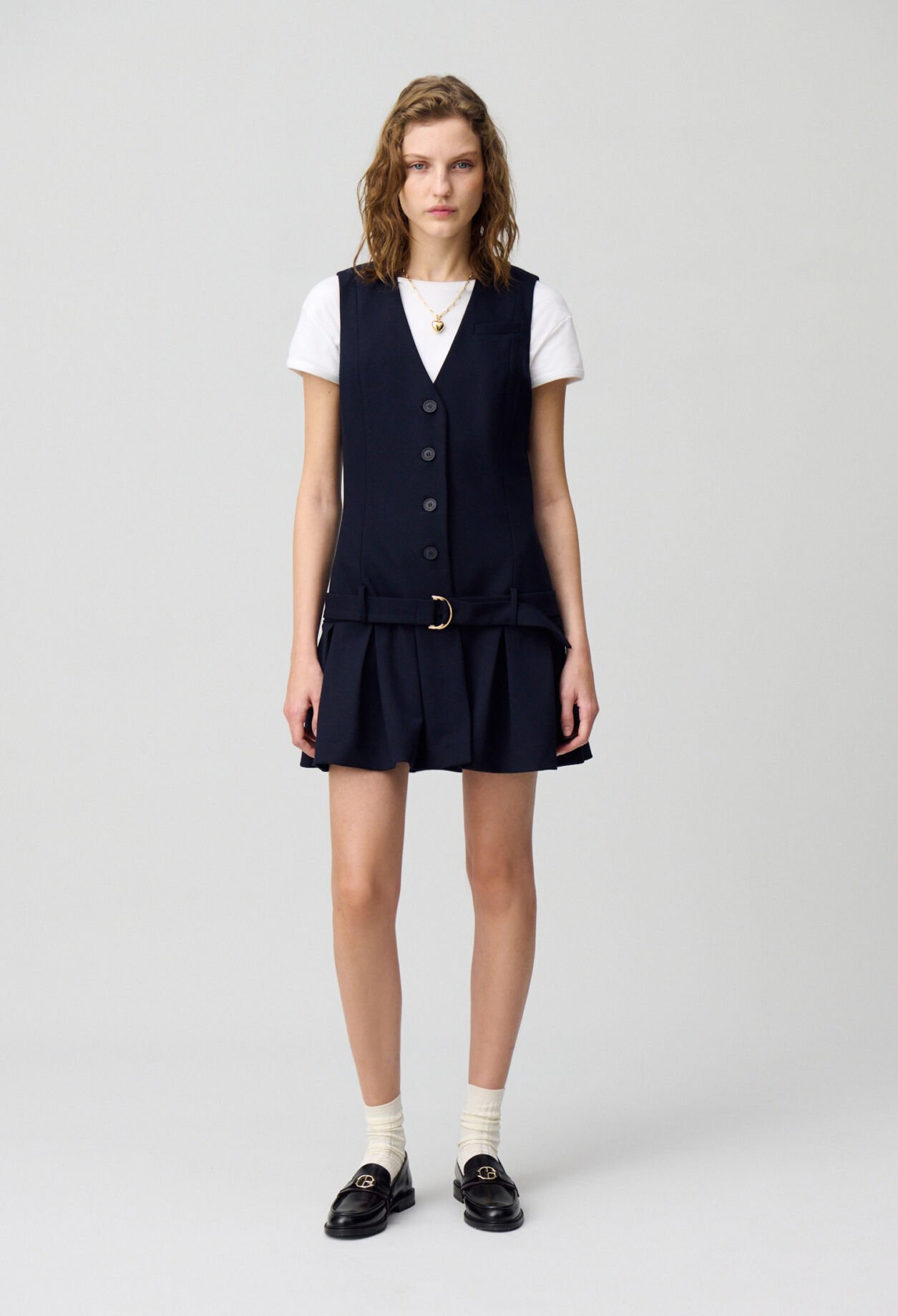 Robe courte cintrée plissée