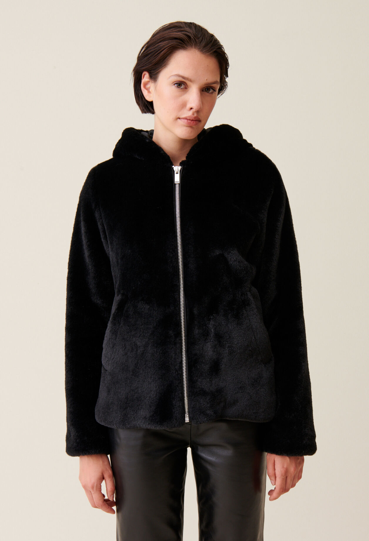 Veste fausse fourrure à capuche