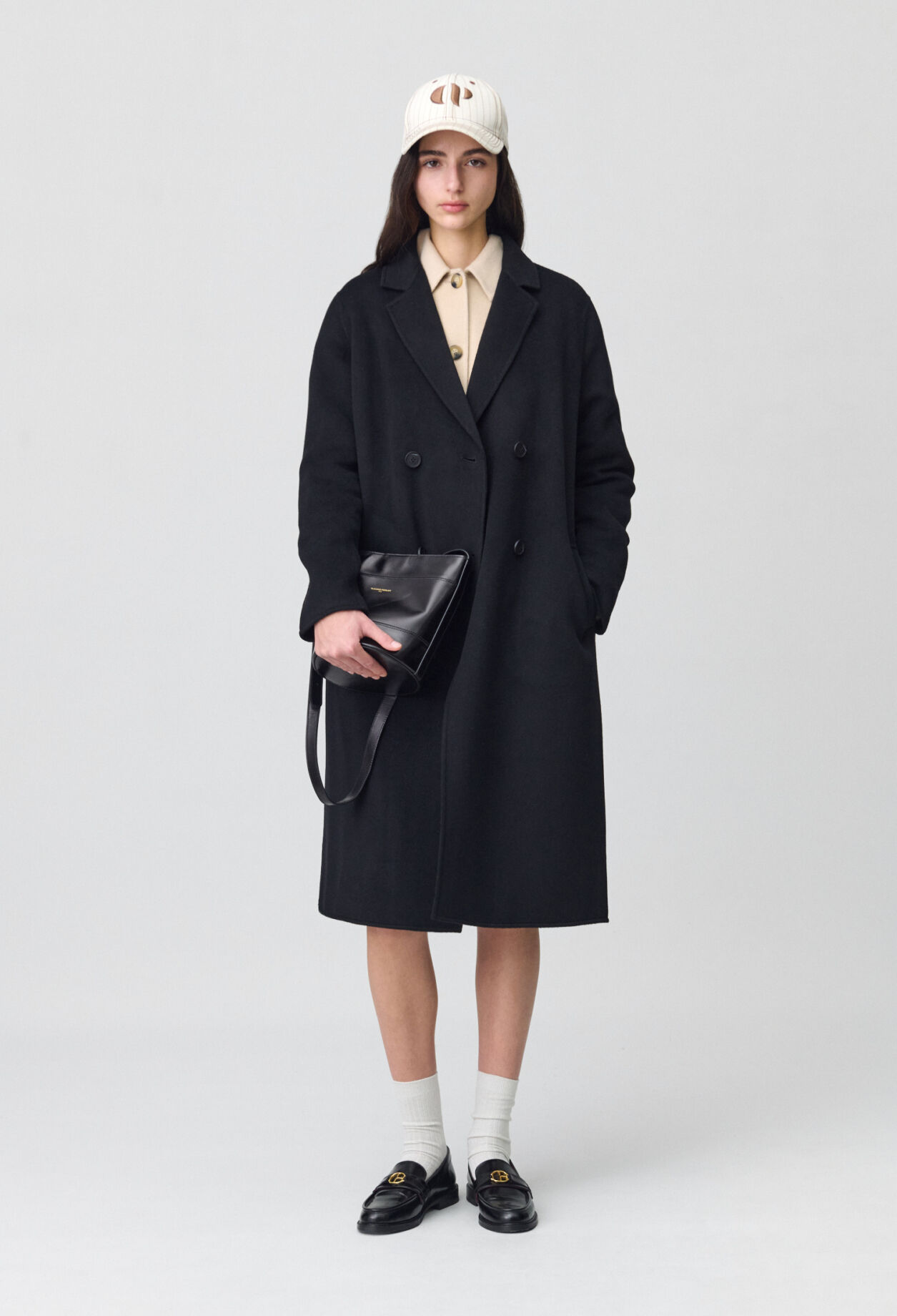 Manteau noir droit mi-long