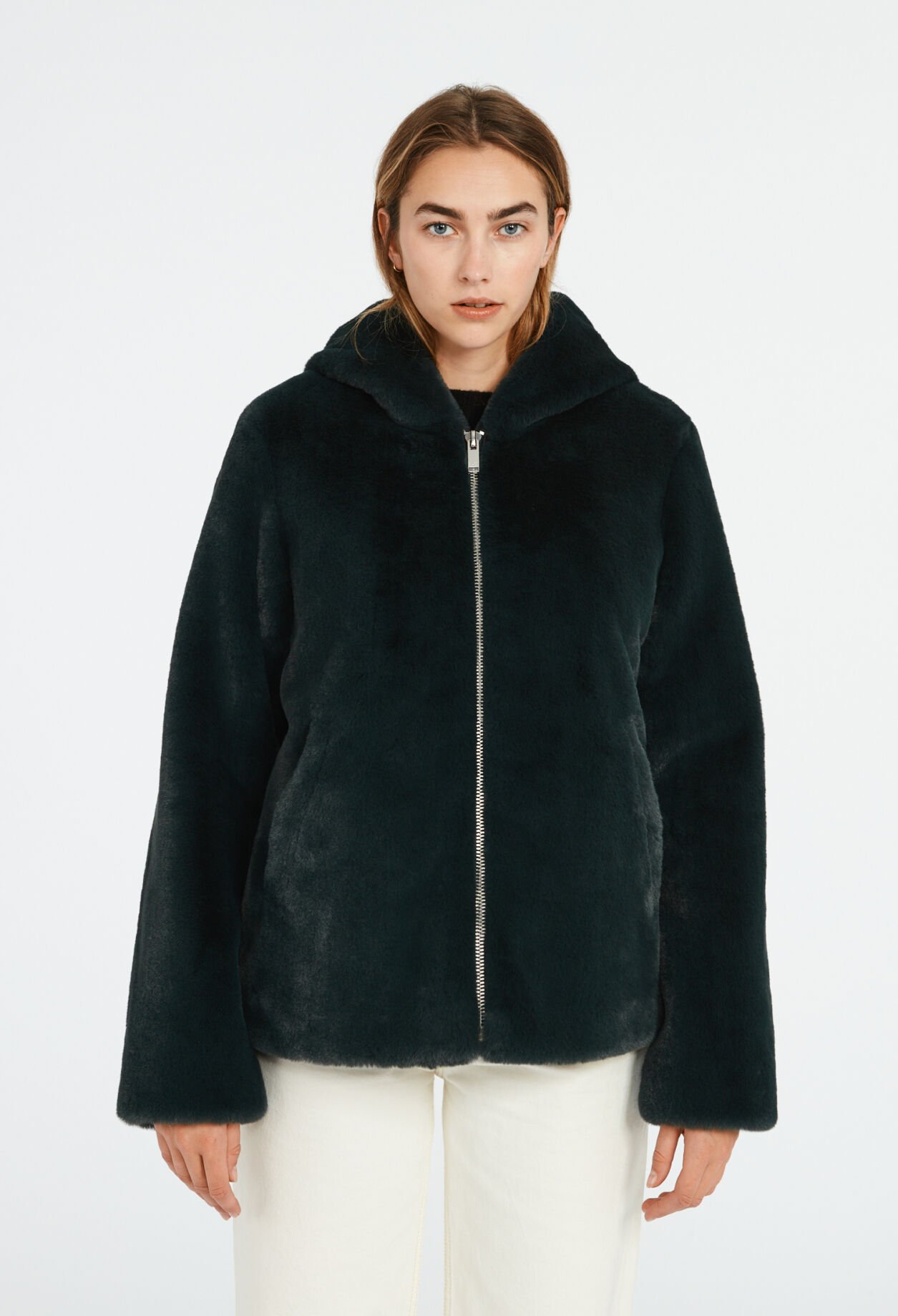 Manteau fausse fourrure à capuche