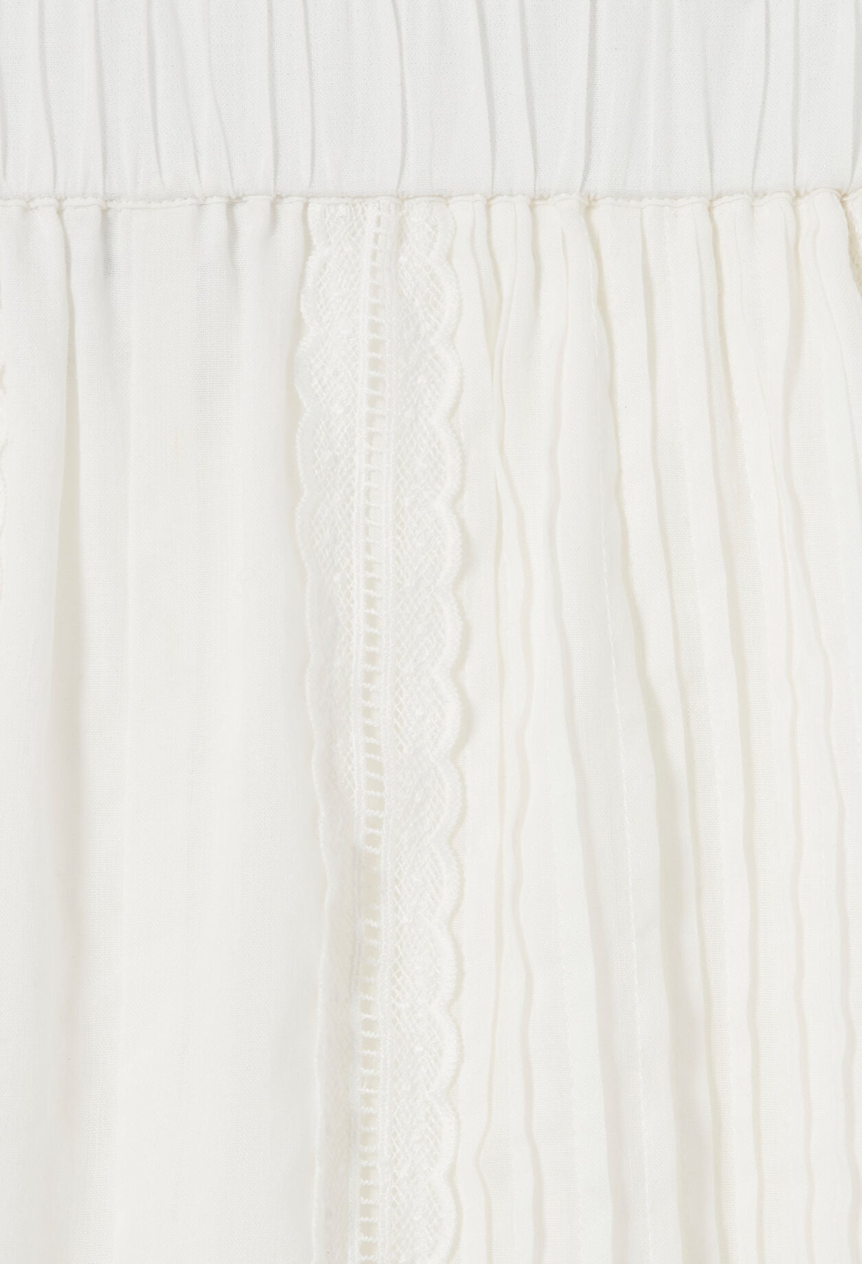 Short court dentelle