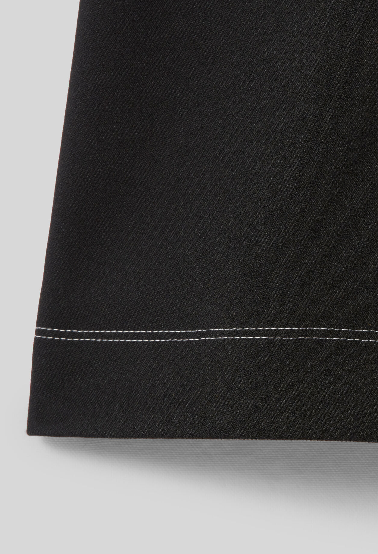 Jupe droite surpiqûres contrastées