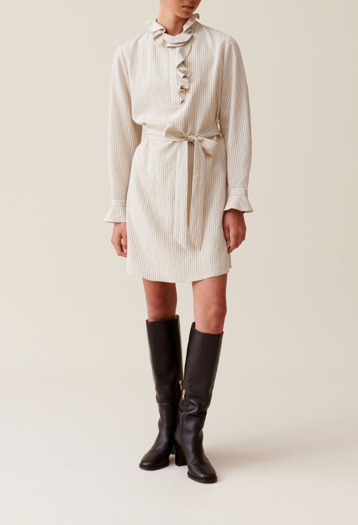 Robe ray&eacute;e col volant&eacute;