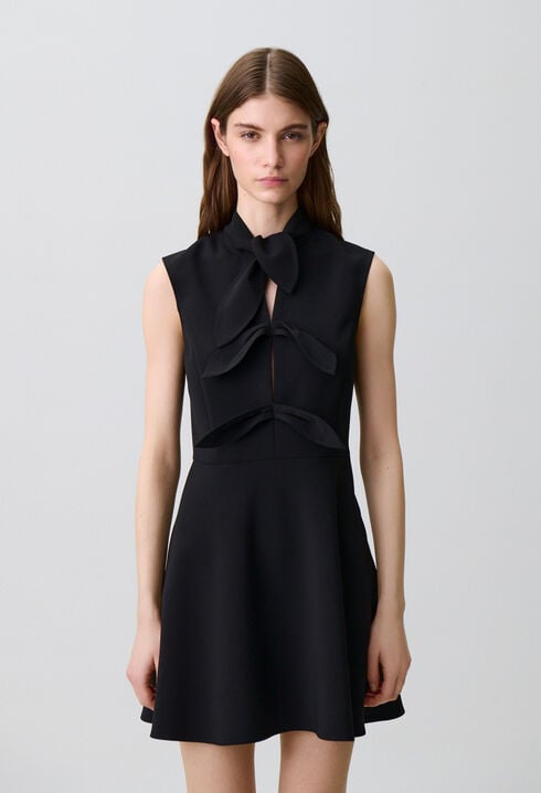 Robe courte col &agrave; n&oelig;ud