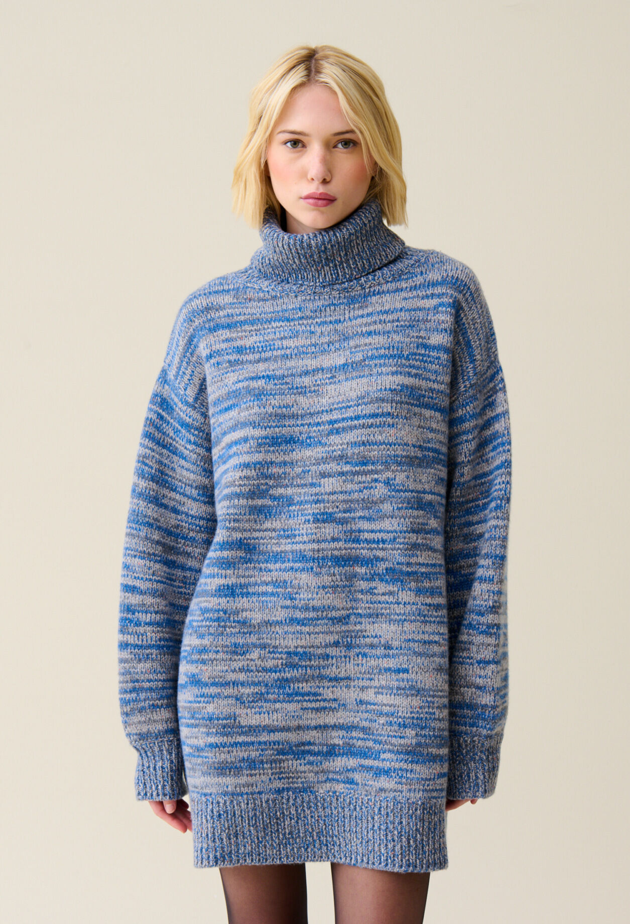 Robe courte laine col roulé
