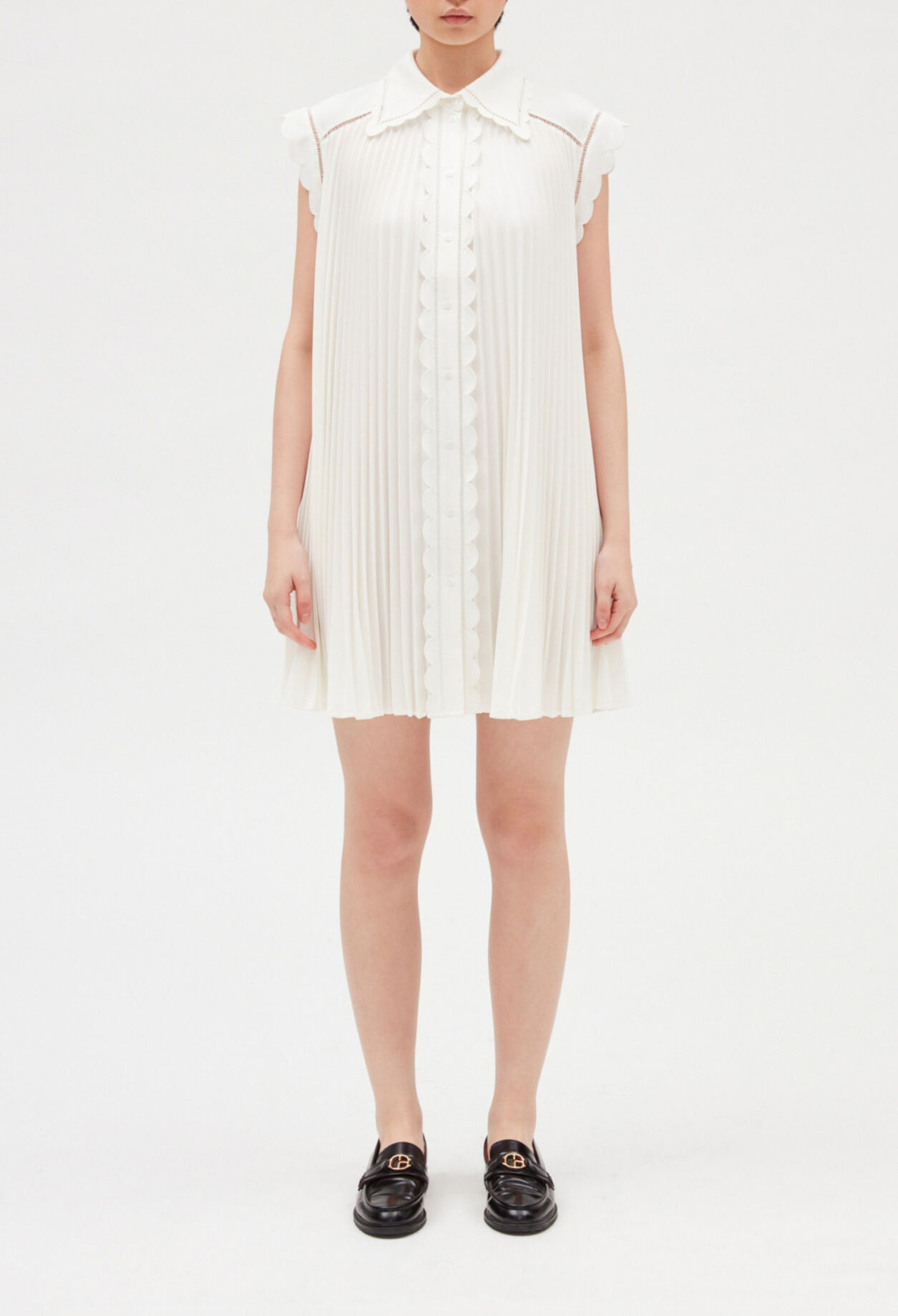 Robe courte plissée