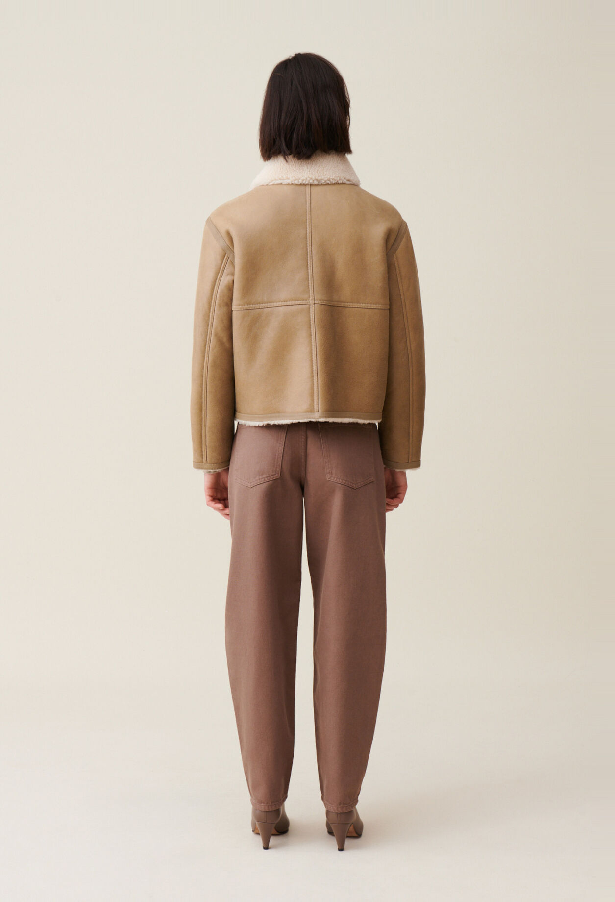 Veste peau lain&eacute;e courte beige