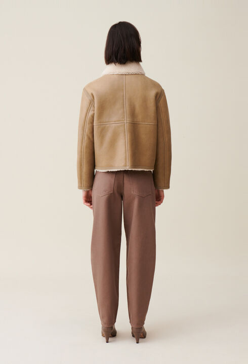 Veste peau lain&eacute;e courte beige