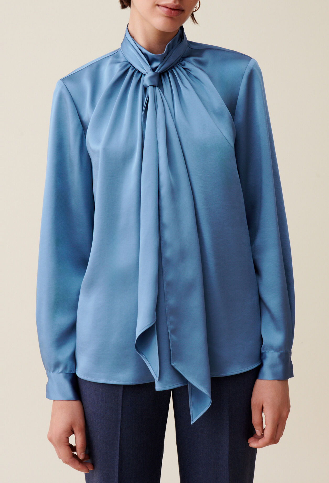 Blouse fluide col lavalli&egrave;re