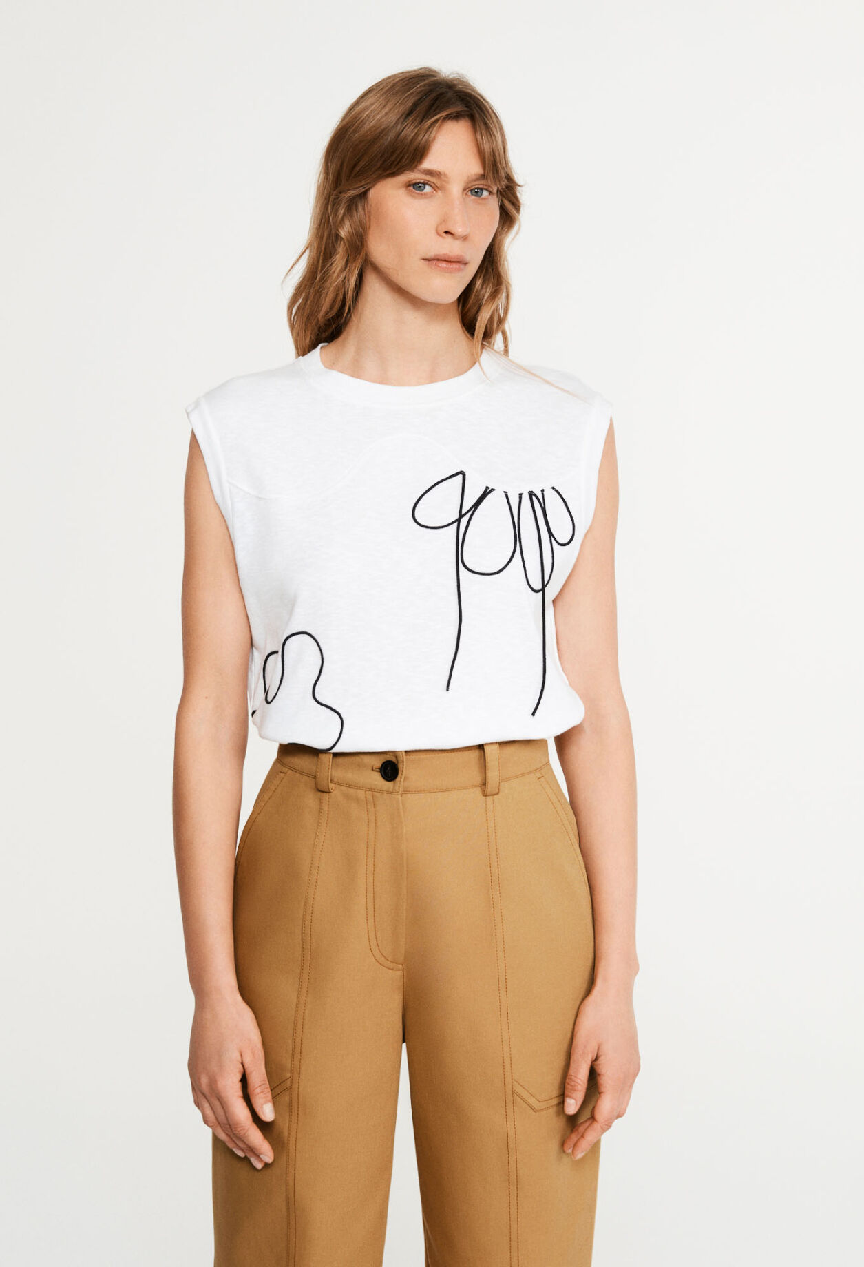 T-shirt brodé .