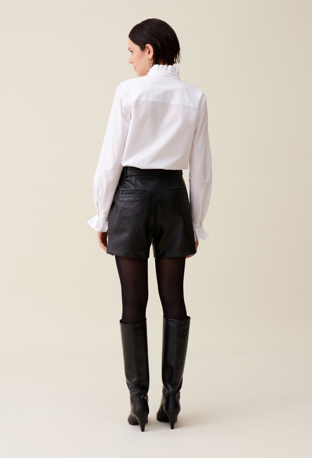 Short cuir noir