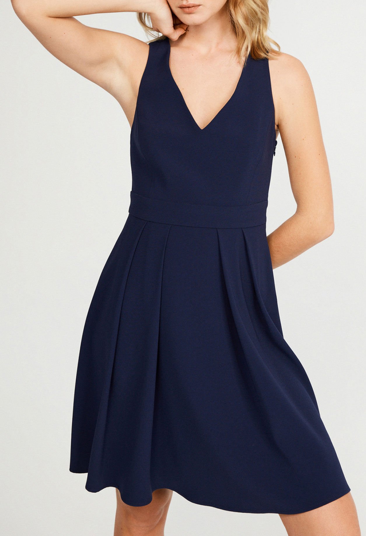 Robe courte sans manches