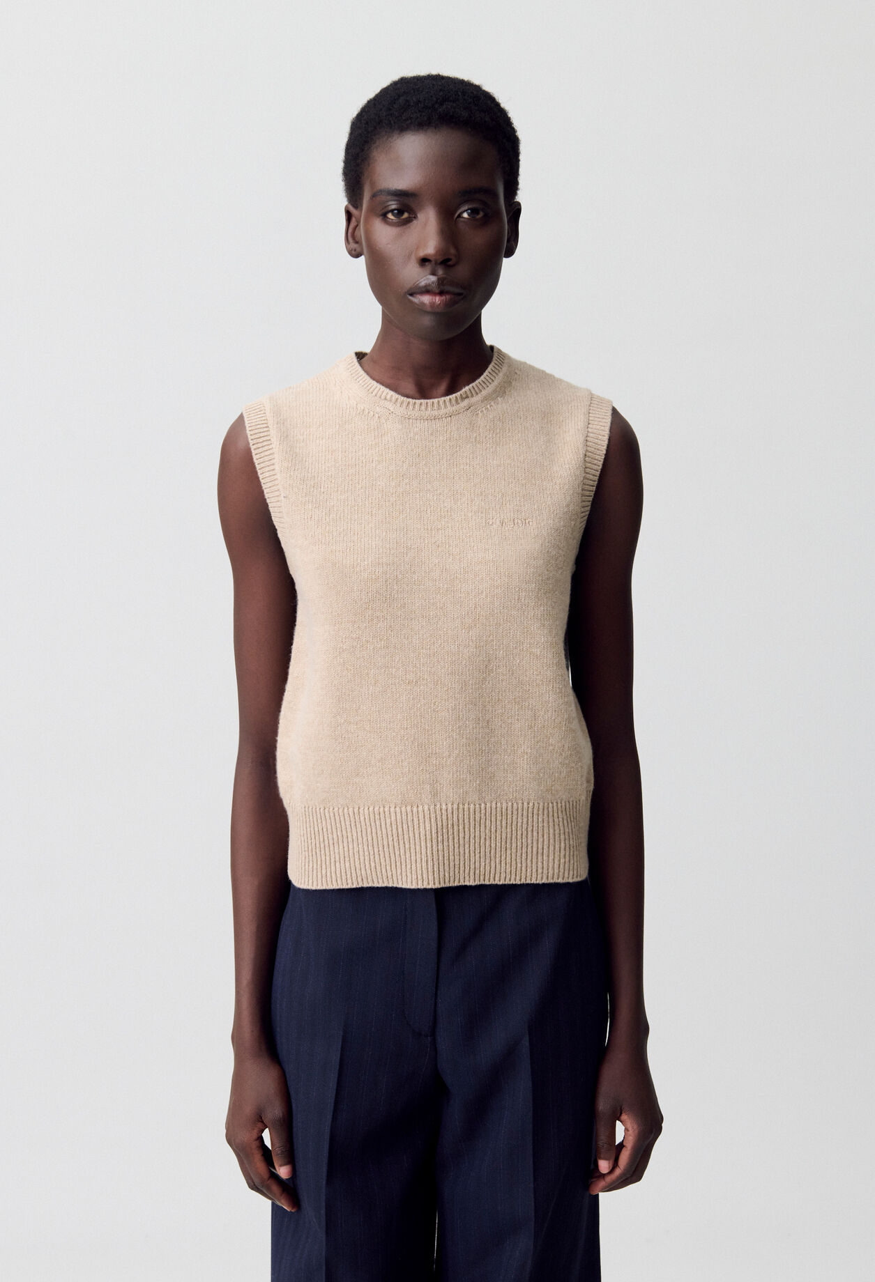 Pull sans manches col amovible