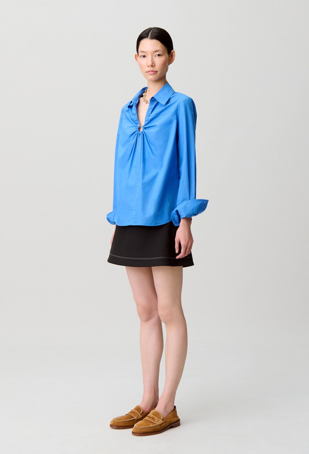 Blouse large d&eacute;collet&eacute;