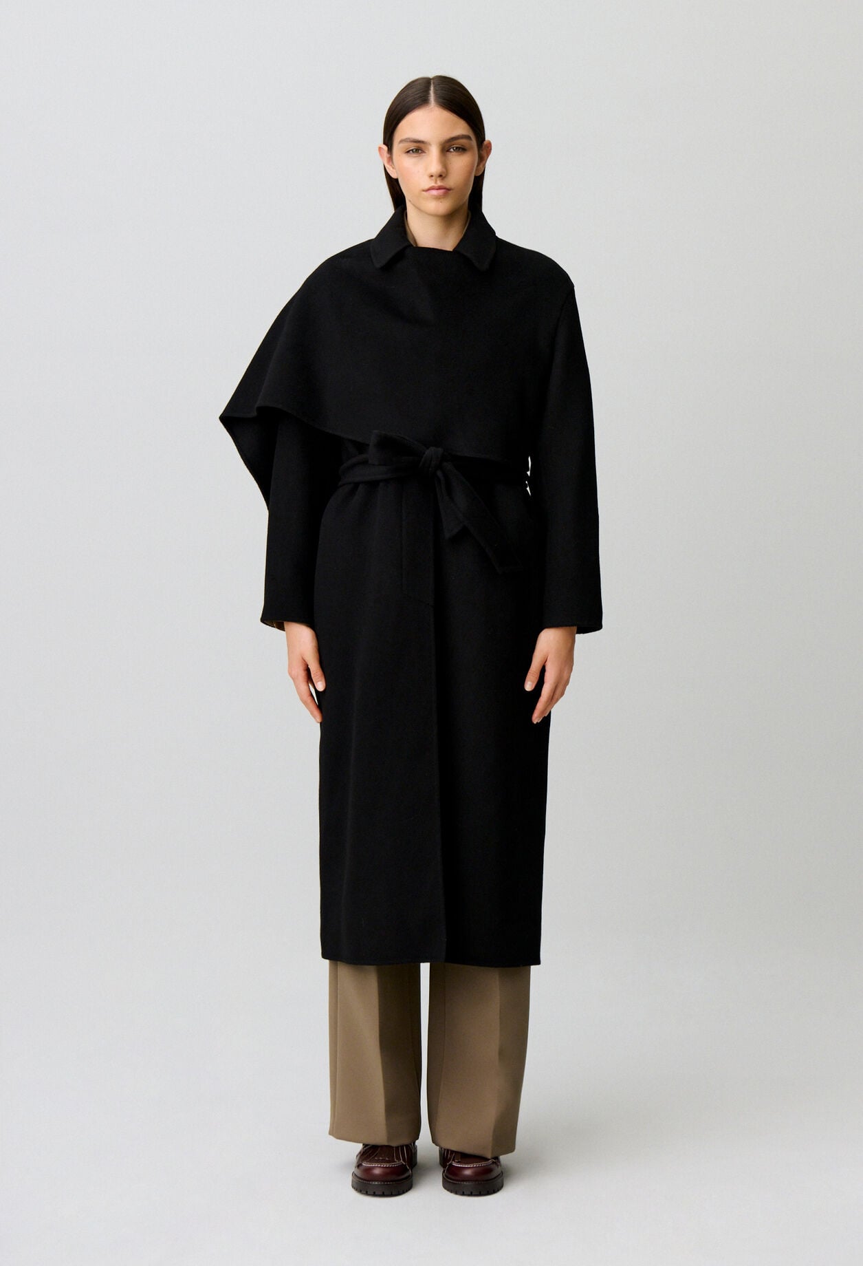 Manteau long drap&eacute;