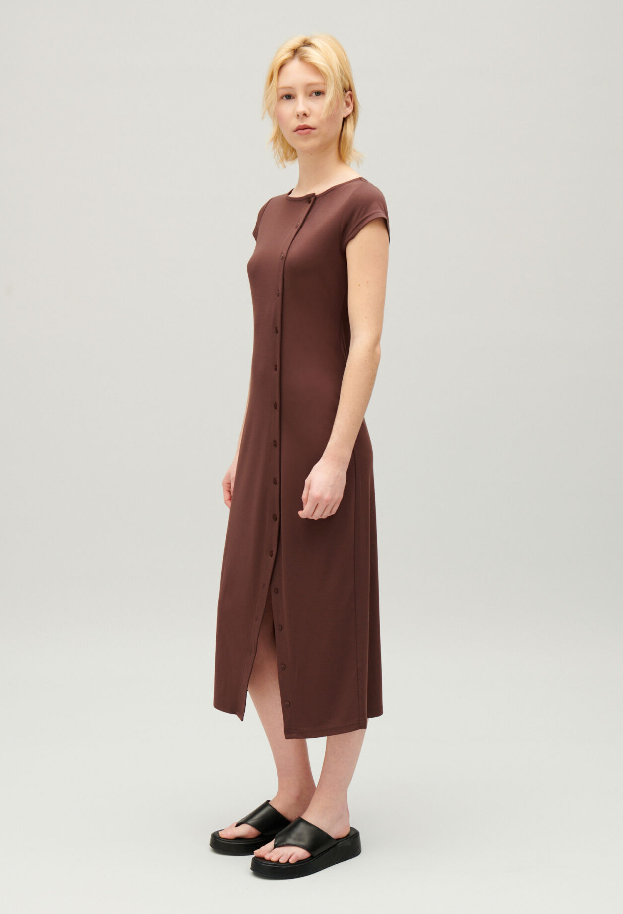 Robe midi boutonnée asymétrique noire