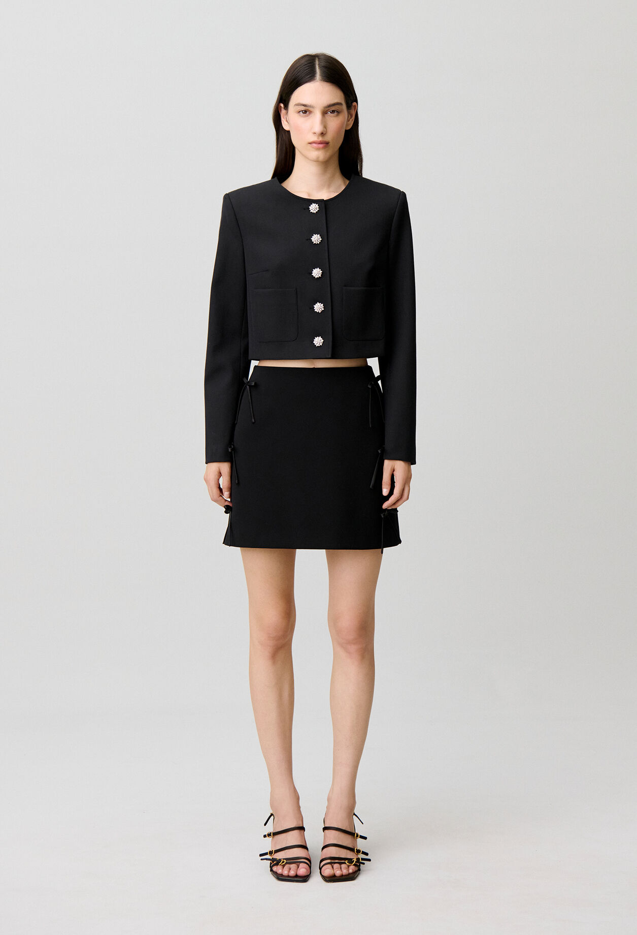Veste courte boutons bijoux