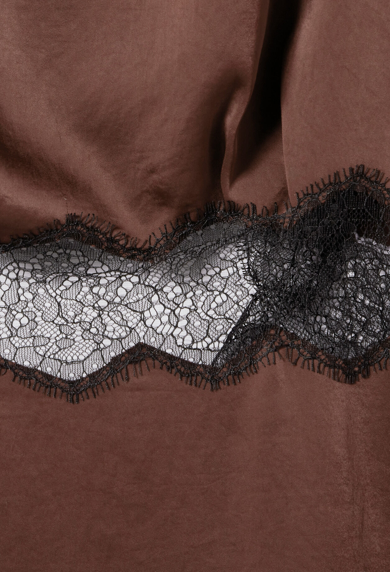 Robe courte fluide satin&eacute;e