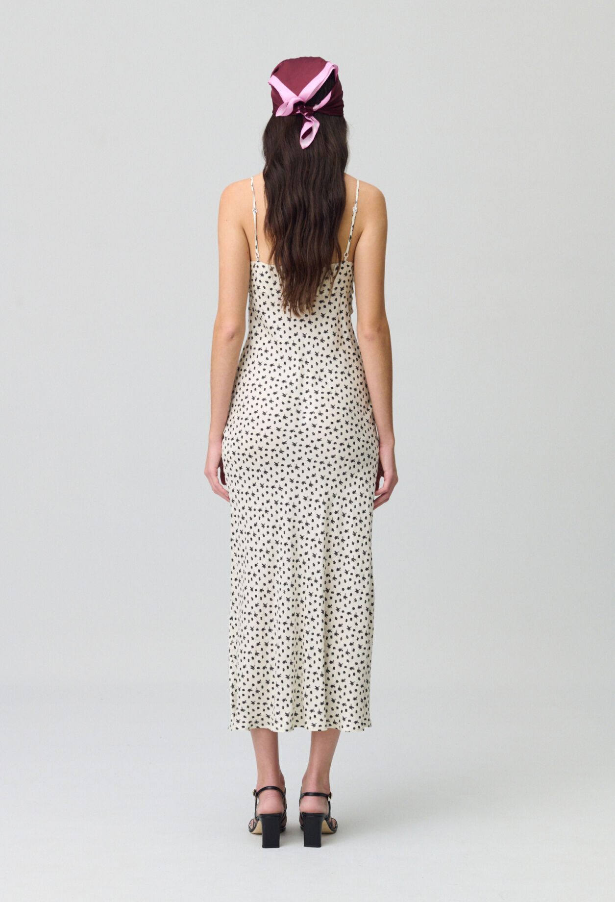 Robe longue satinée fleurs