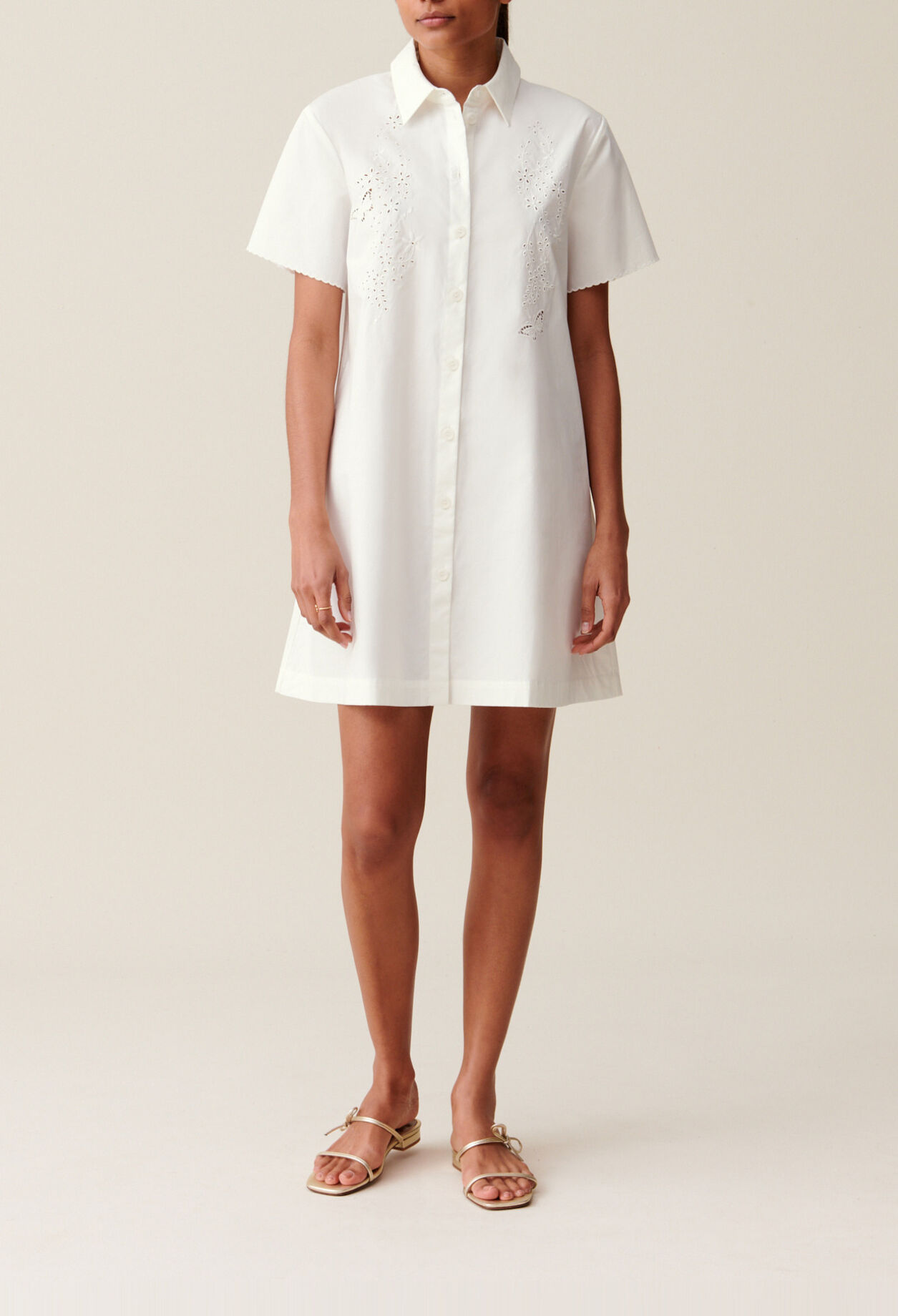 Robe chemise courte brod&eacute;e
