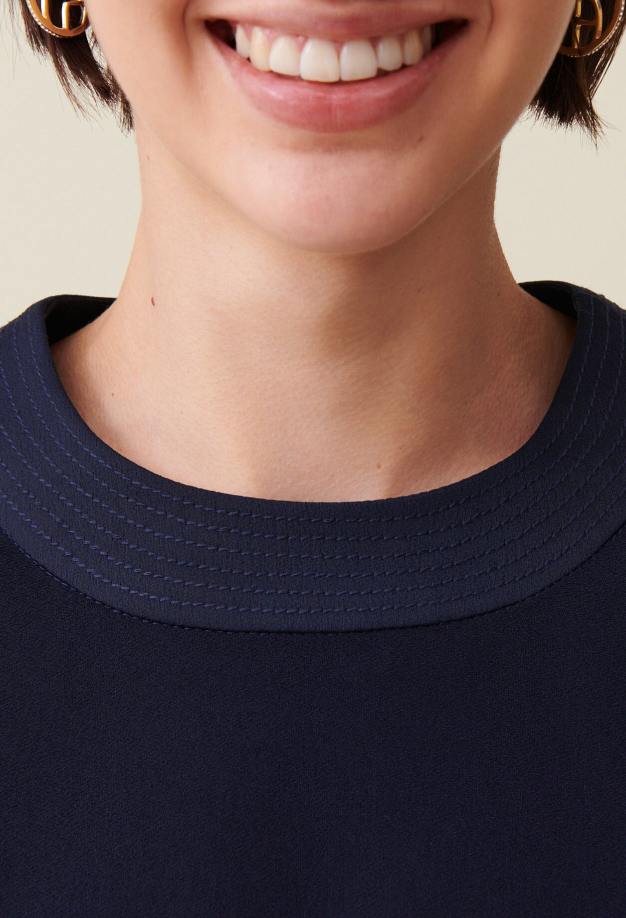 Blouse fluide ceintur&eacute;e marine