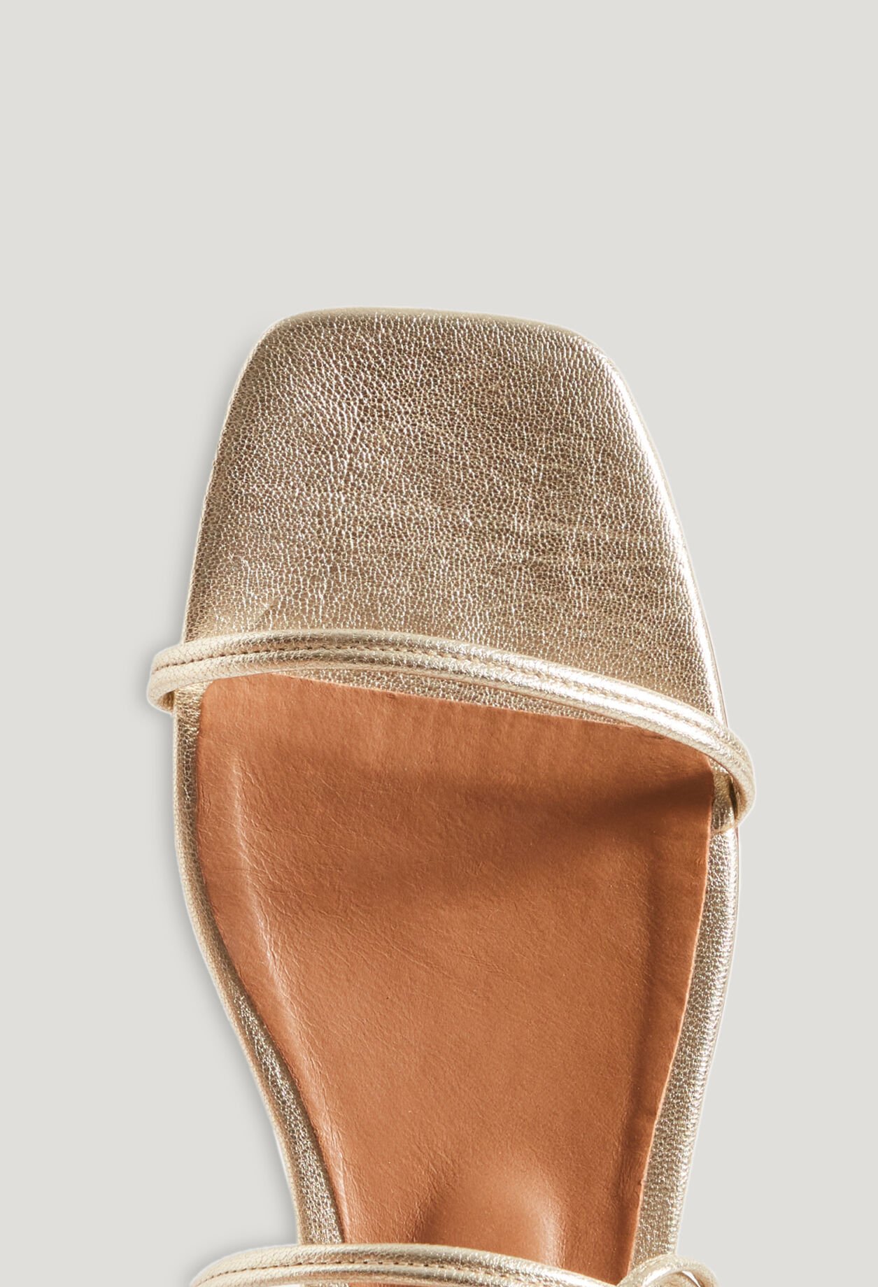 Sandales plates lanières